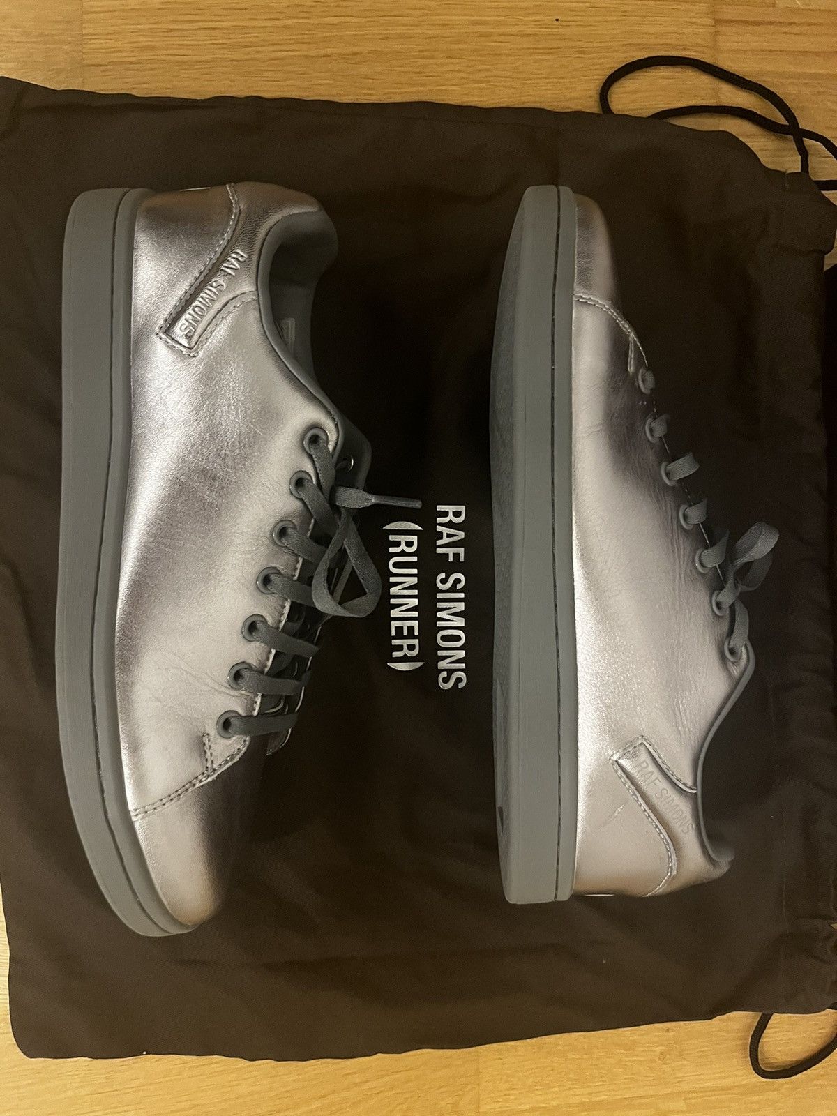 Baskets RAF SIMONS RUNNER ORION - Taille 43, Cuir Argenté - Homme - NEUVES Avec Boîte