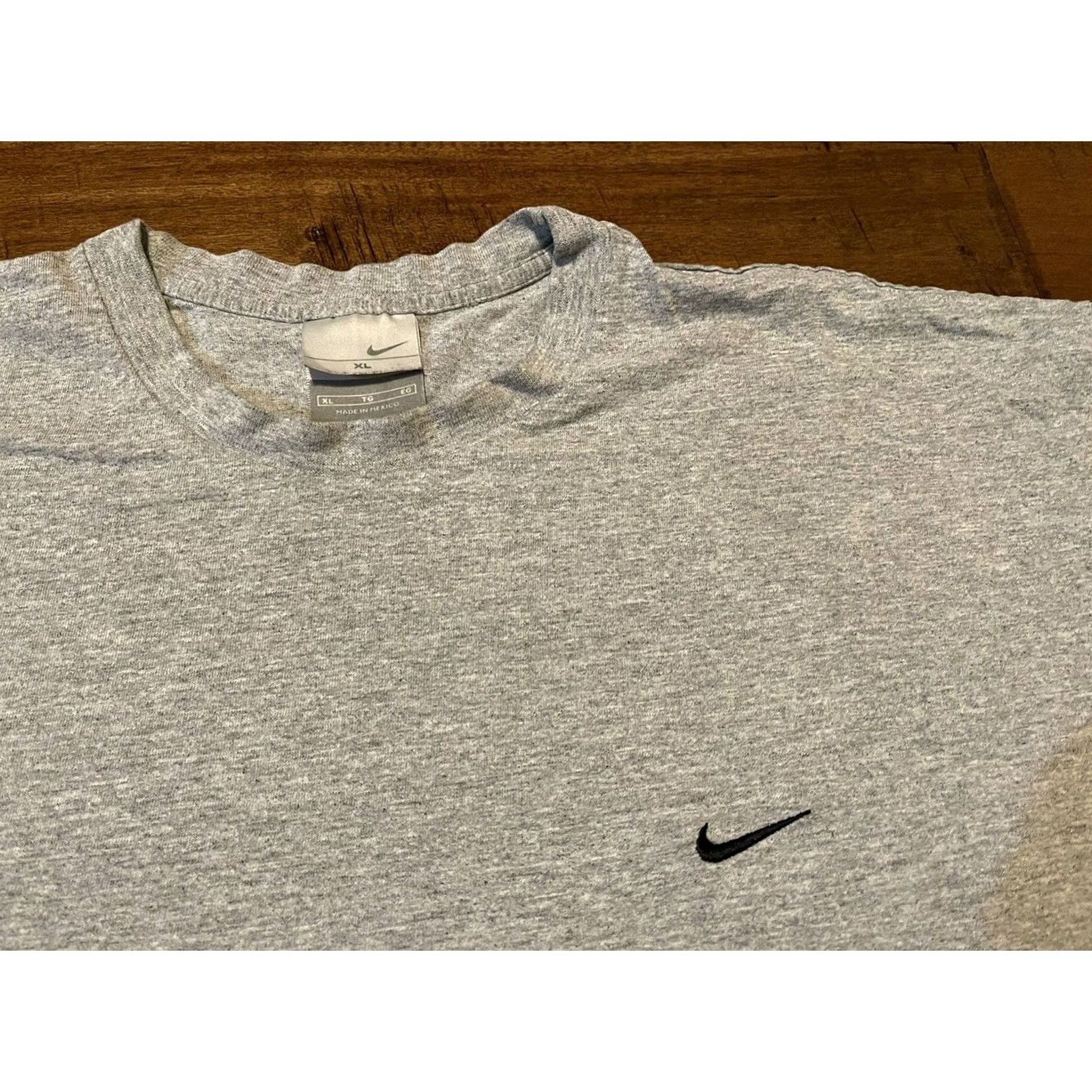 Nike VINTAGE Nike T-Shirt Men's XL Gray Silver Tag Label Chest Swoosh S/S XLarge Size US XL / EU 56 / 4 - 2 Thumbnail