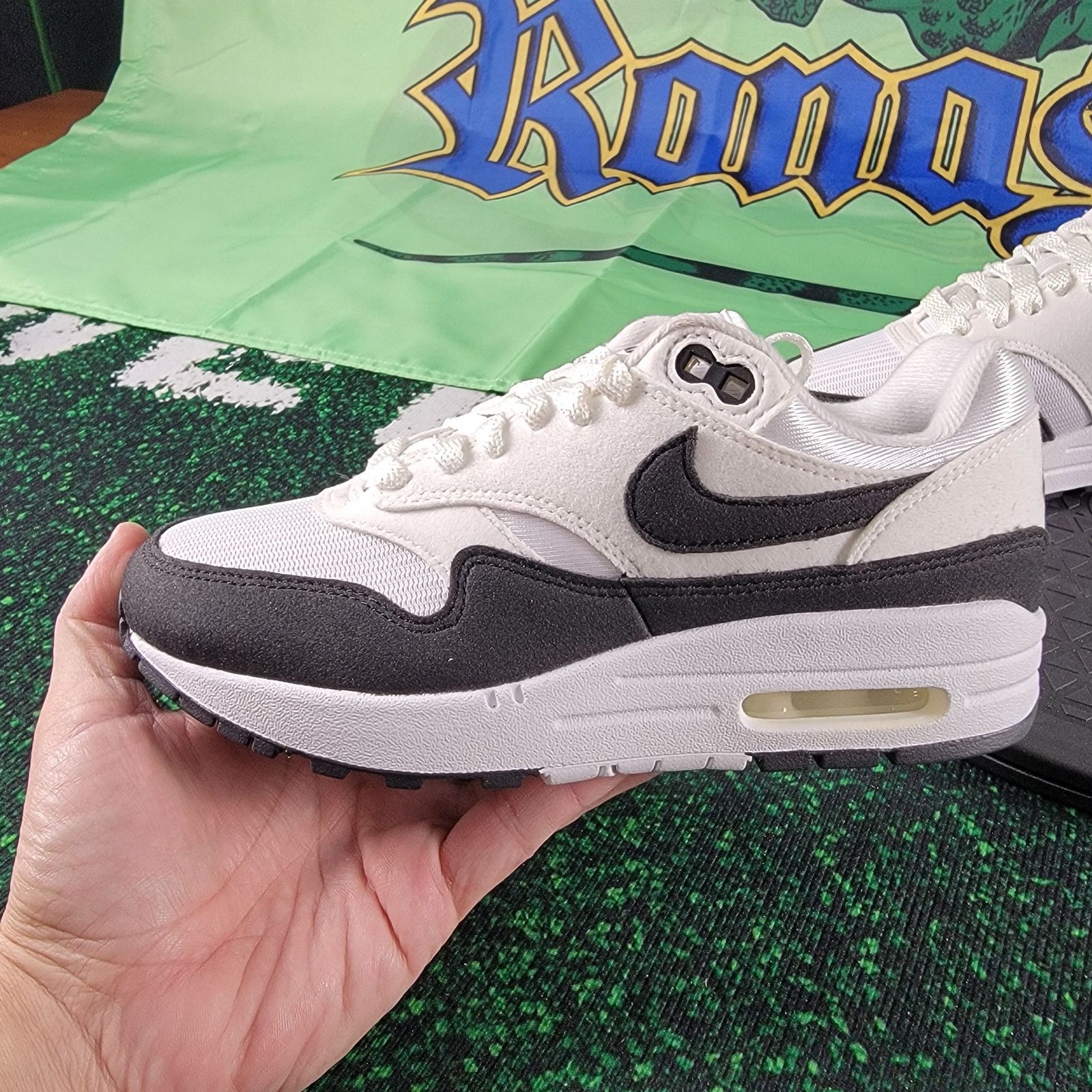 Nike WMNS NIKE AIR MAX 1 WHITE-BLACK-SUMMIT WHITE SZ 5 DZ2628-102 Size US 5 / IT 35 - 2 Thumbnail