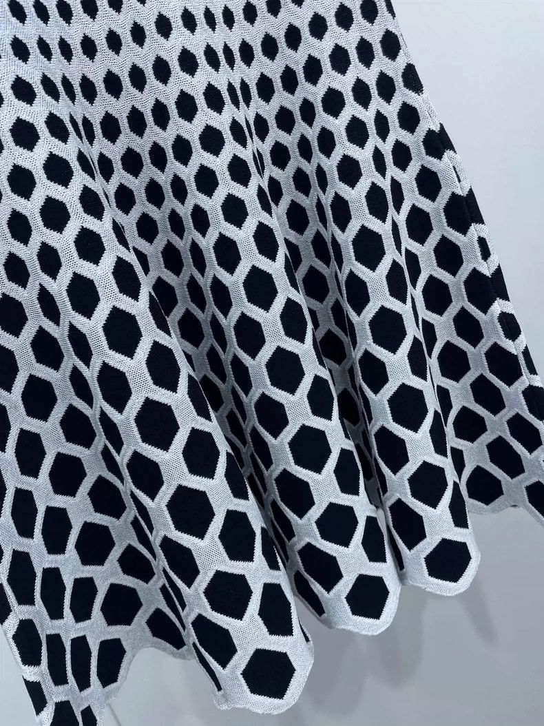 Alexander McQueen Alexander Mcqueen Black and white hexagonal pattern knitte Size XS / US 0-2 / IT 36-38 - 3 Thumbnail