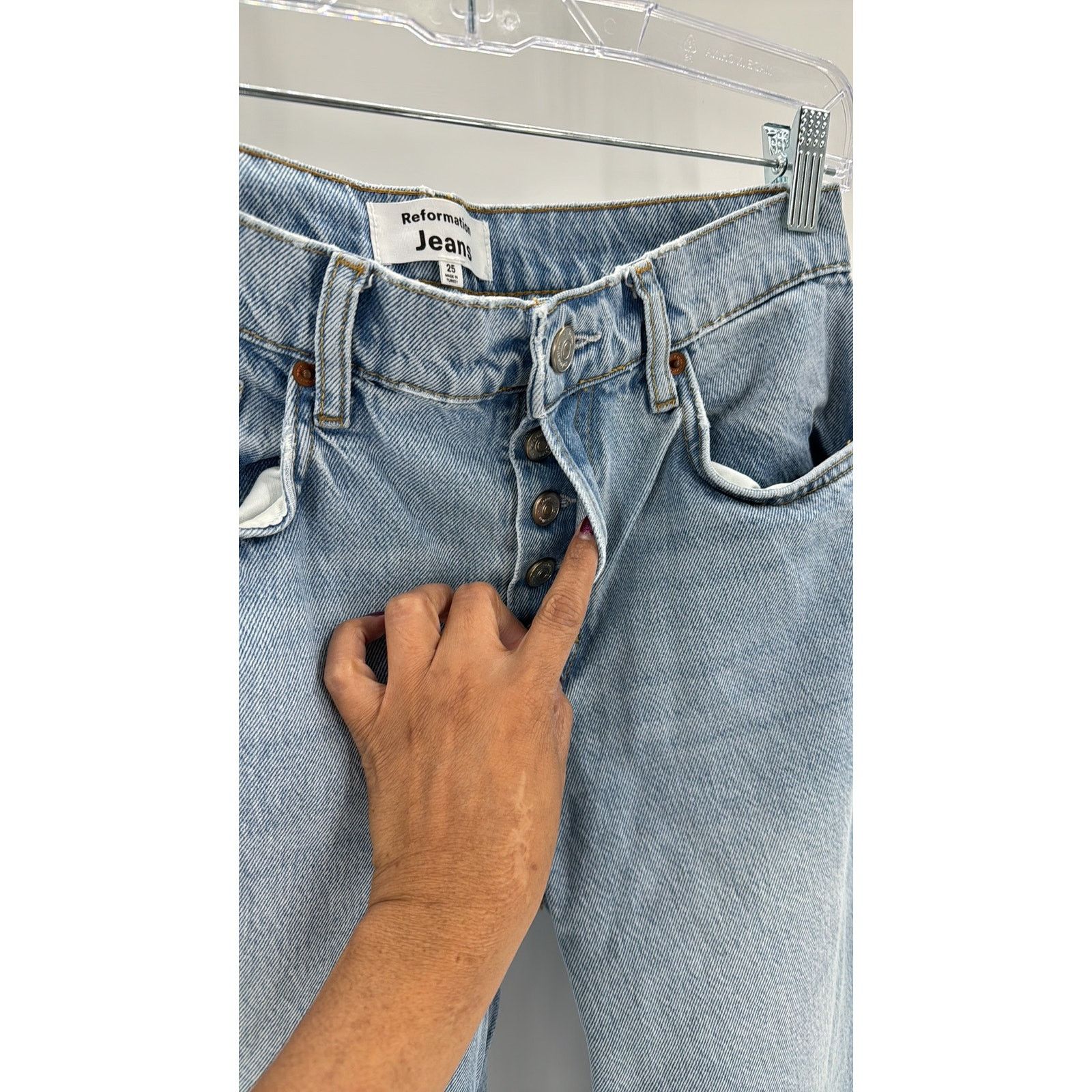Reformation Reformation Casey Mid Rise Relaxed Straight Jeans size 25 Size 25" / US 0 / IT 36 - 4 Thumbnail