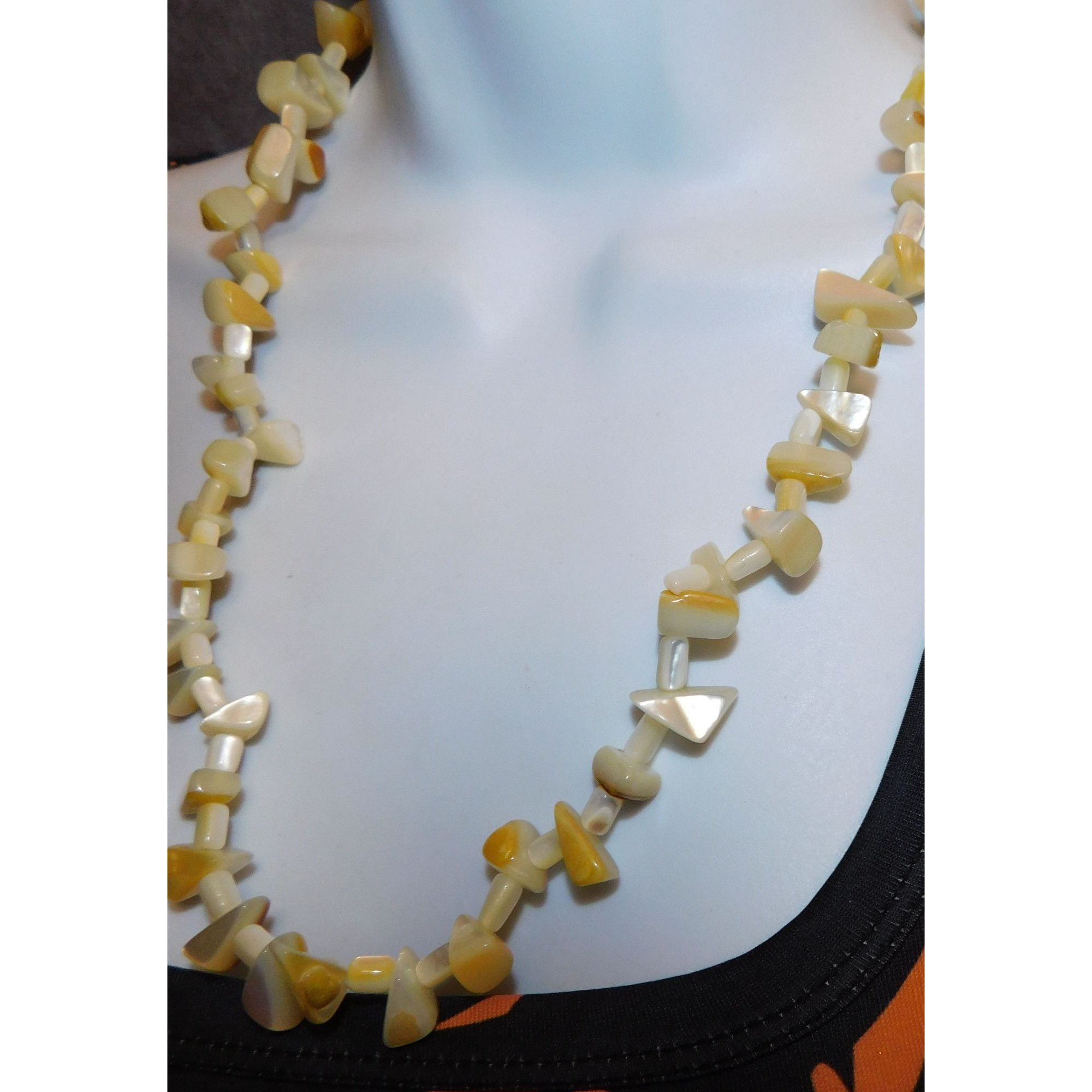 Other Vintage Mermaidcore Pearlescent Shell Bead Necklace Size ONE SIZE - 1 Thumbnail