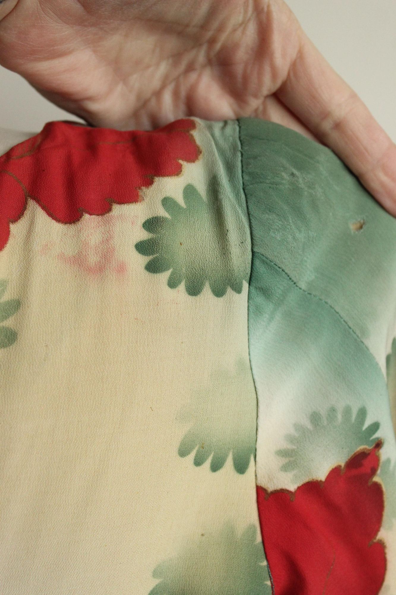 Vintage Vintage 1960s Dress, Green and Red Asian Rayon Maxidress wit Size M / US 6-8 / IT 42-44 - 9 Thumbnail