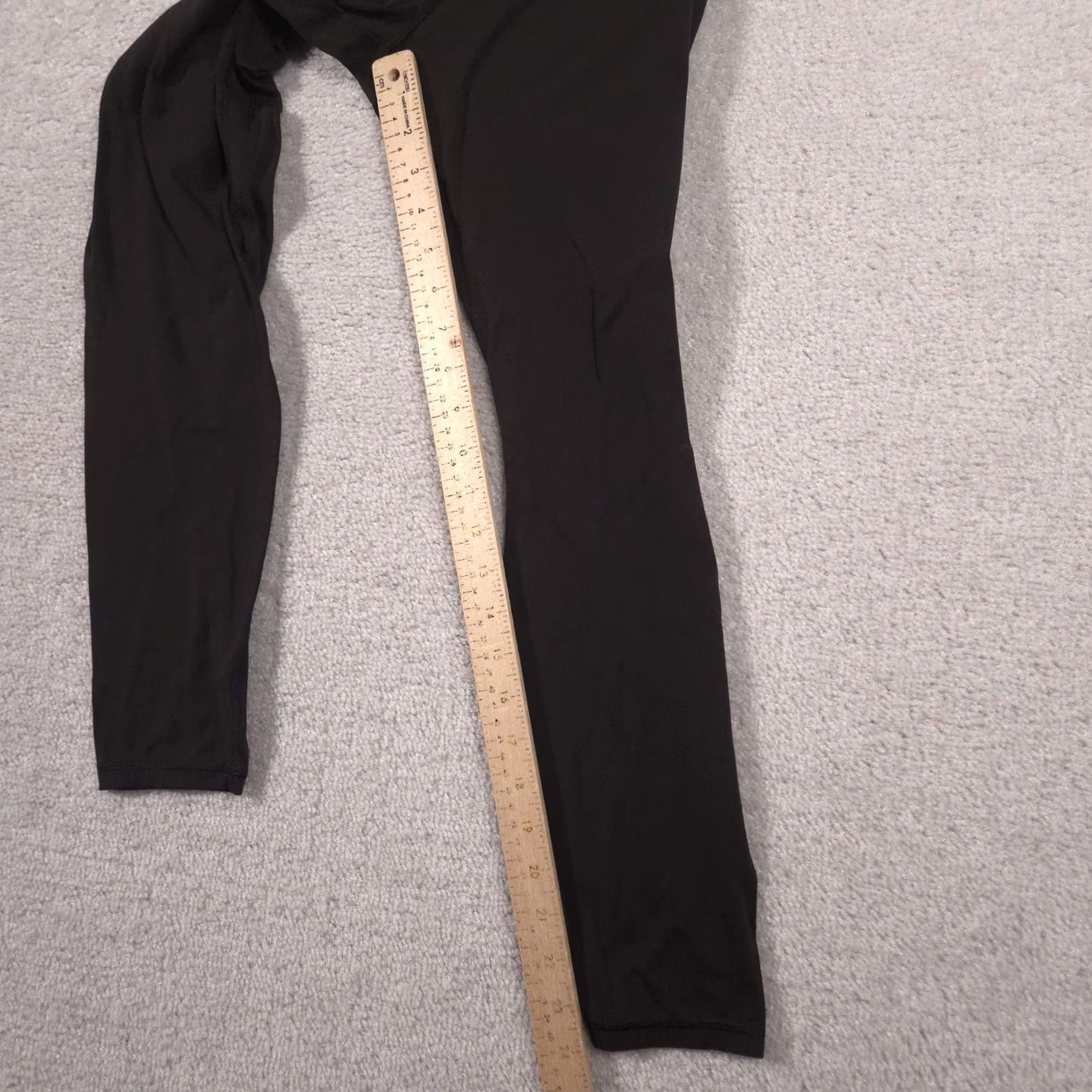 Patagonia Patagonia Leggings Womens M Black Mid Rise Capri Yoga Gym & Training Stretch Jersey Knit Size 32" / US 10 / IT 46 - 7 Thumbnail