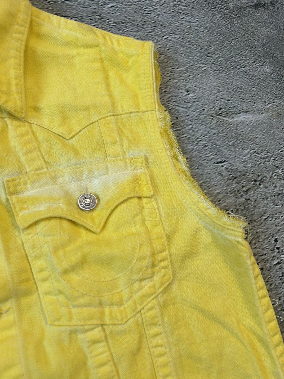 True Religion × Vintage True Religion denim jacket vest yellow Y2K sleeveless Size US XXL / EU 58 / 5 - 2 Thumbnail