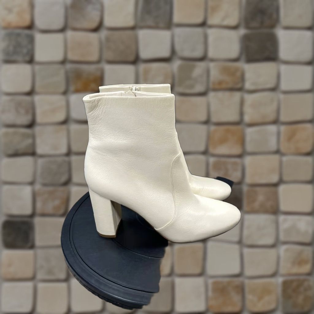 Vince Vince Womens Bootie Size 11 M White Leather Ankle Round Toe Side Zip Heel Bootie Size US 11 / IT 41 - 1 Thumbnail