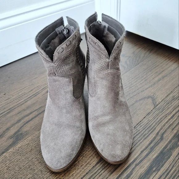 Vince Camuto Fretzia Perforated Suede Almond Toe Bootie Size US 5.5 / IT 35.5 - 3 Thumbnail