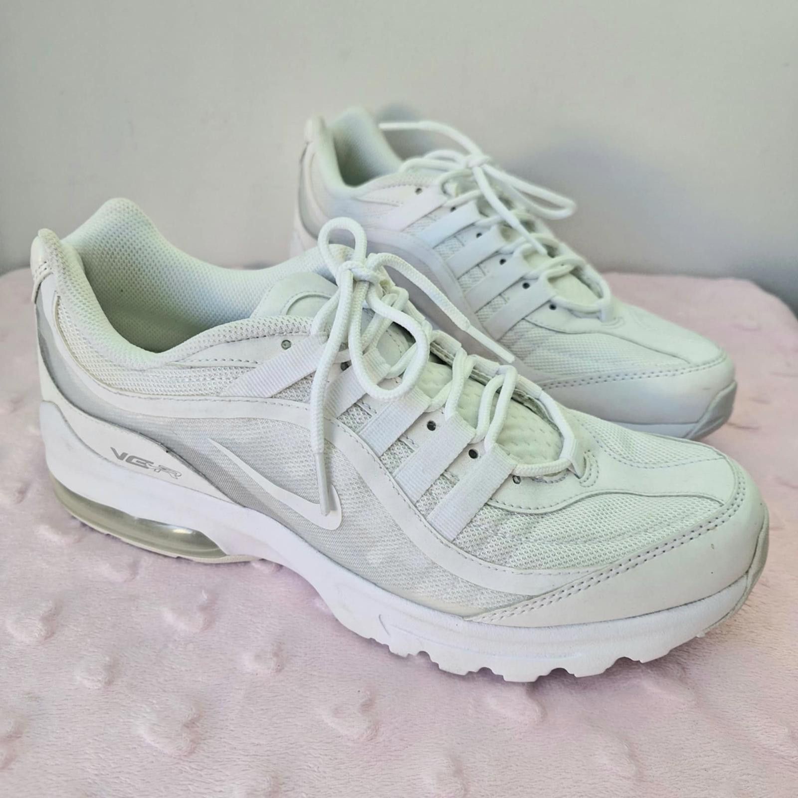 Nike NIKE Air Max VG-R Trainers Eur 41 M US 8, W 91/2 unisex Size US 9 / IT 39 - 1 Thumbnail