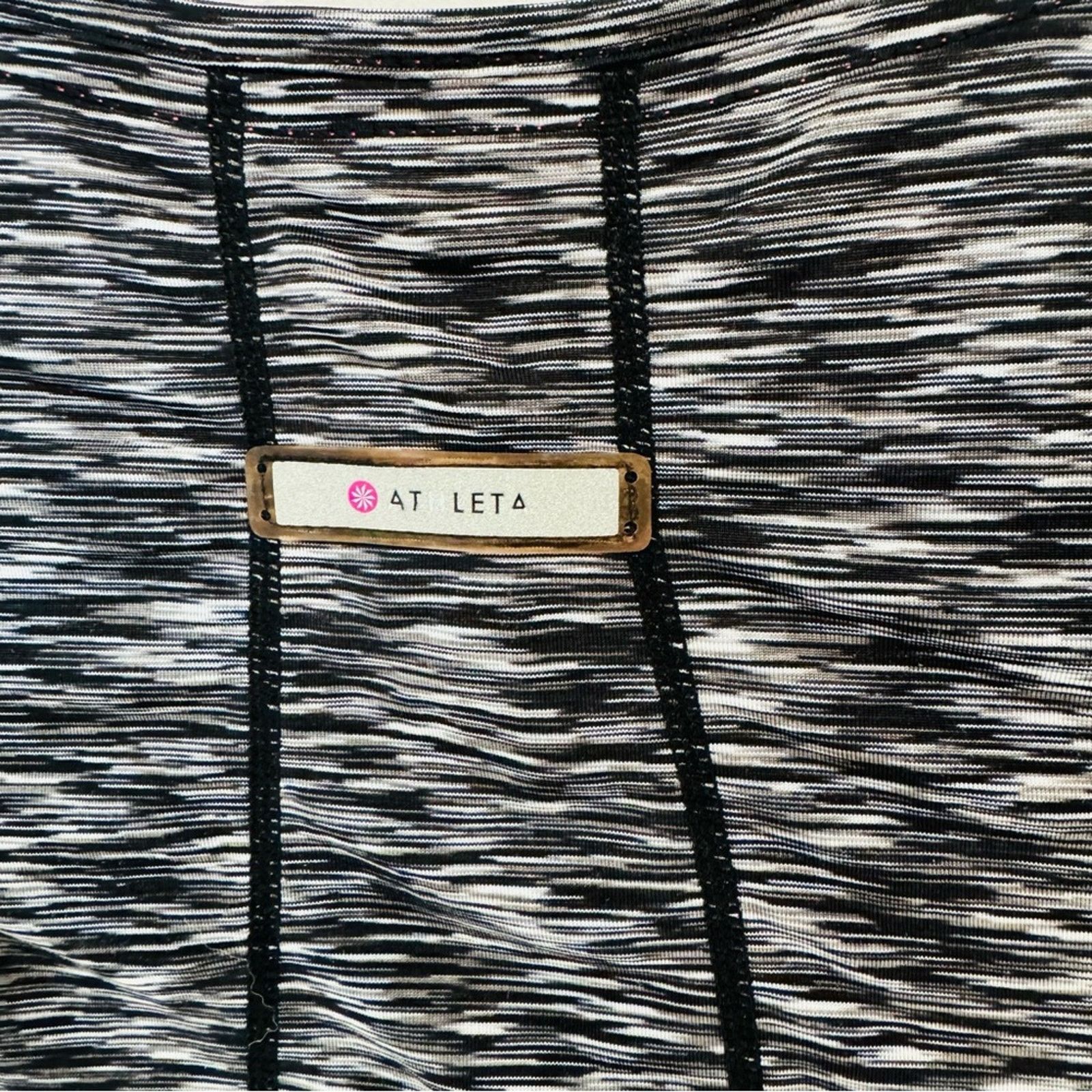Athleta ATHLETA Black Grey White Long Sleeve VNeck Workout Shirt Top Size S / US 4 / IT 40 - 11 Thumbnail