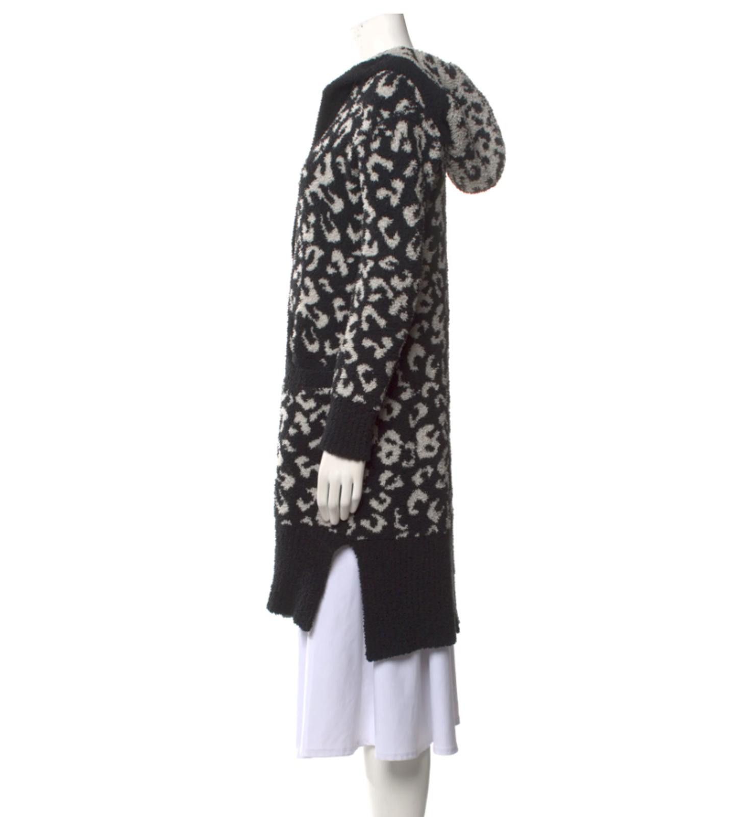 Ugg UGG Animal Print V-Neck Sweater Size: XS Size XS / US 0-2 / IT 36-38 - 2 Thumbnail
