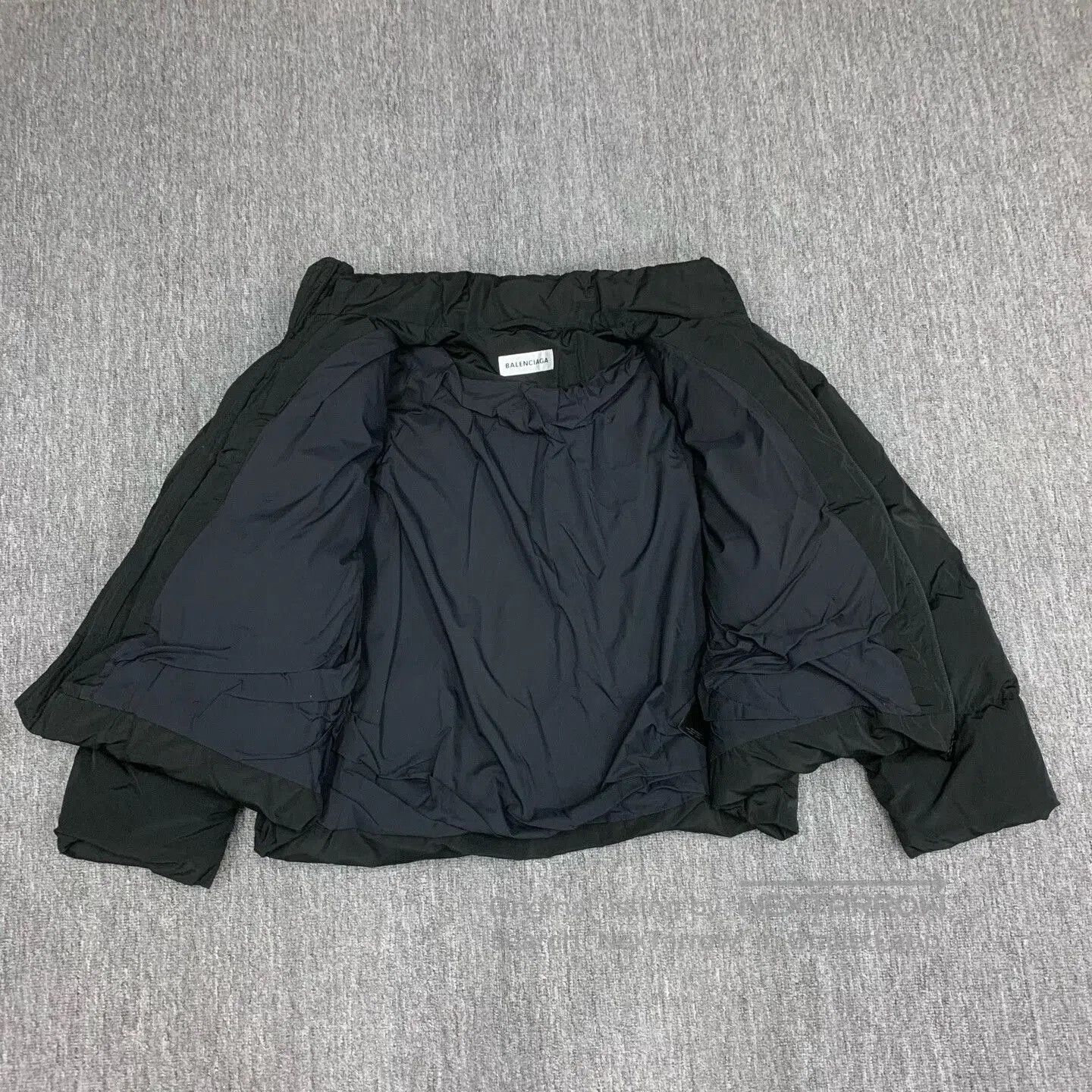Balenciaga black short puffer jacket with buckle. Size S / US 4 / IT 40 - 9 Thumbnail