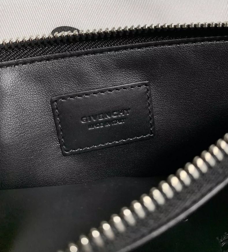 Givenchy Givenchy Nearly New Black Leather Skull Print Handbag Size ONE SIZE - 5 Thumbnail