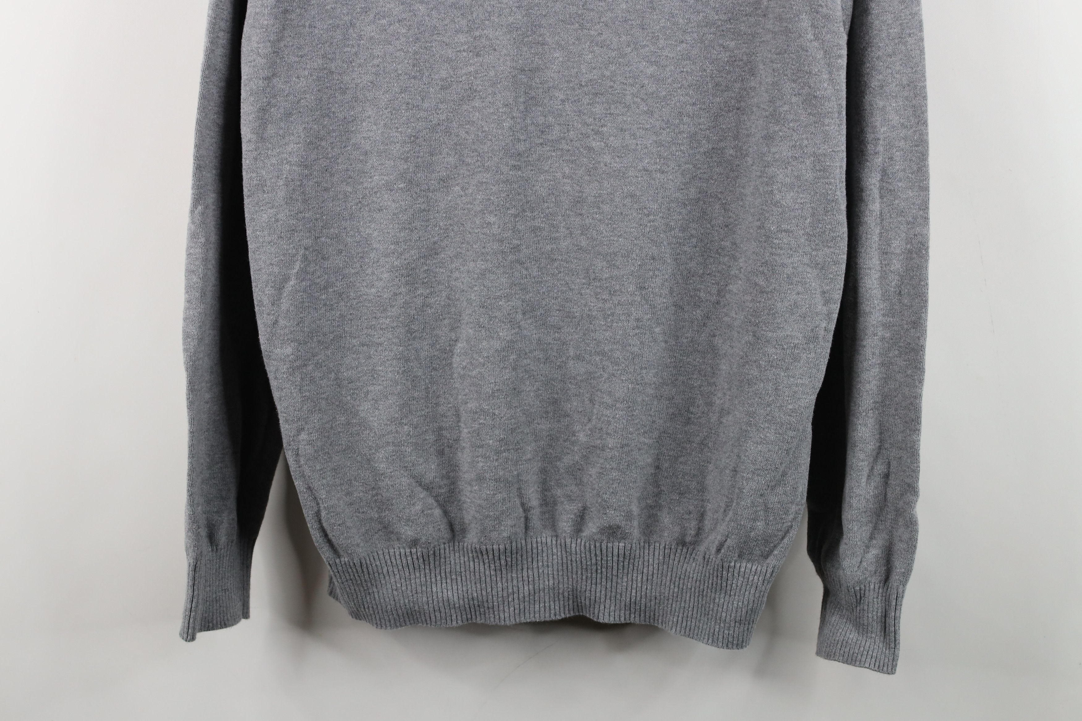 Jos. A. Bank Jos A Bank Traveler Pima Cotton Knit V-Neck Sweater Gray Size US XL / EU 56 / 4 - 3 Thumbnail