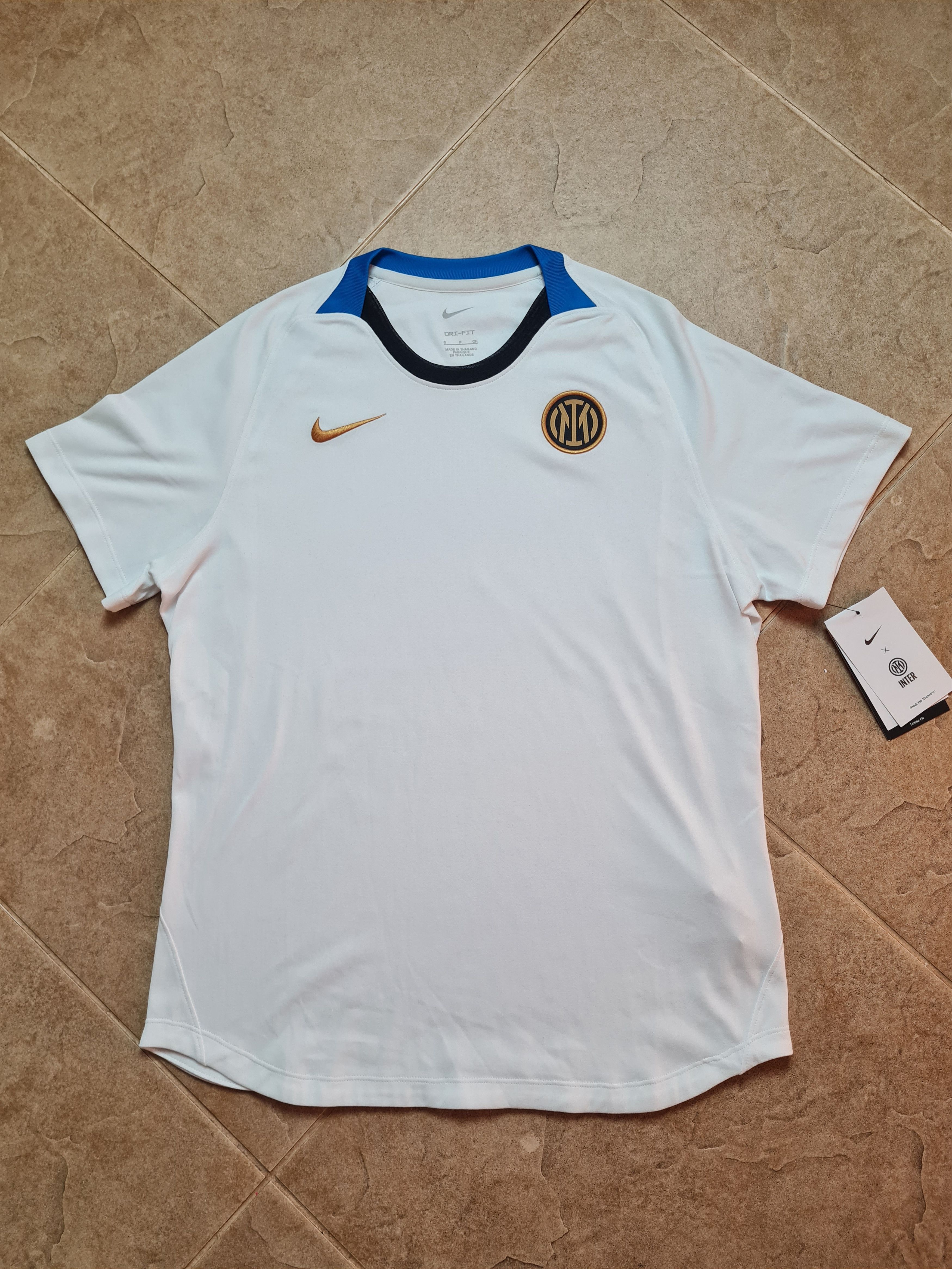 Nike Jersey Nike Inter 21-22 Lifestyle Shirt Leaked Would Have Size S / US 4 / IT 40 - 4 Thumbnail