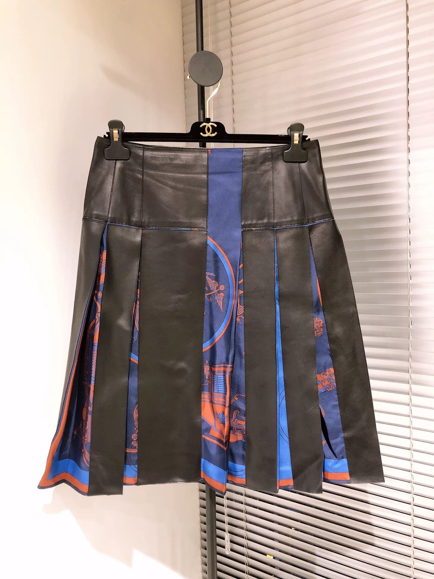 Hermes Hermes Black Leather Silk Pleated Skirt Size US 38 / EU 54 - 1 Thumbnail