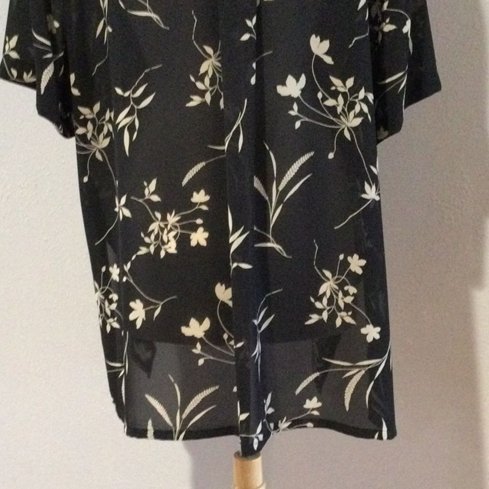 Evan Picone Evan-Picone Floral Button Front Shoulder Pads Top Sz 22W Size 3XL / US 20-22 - 10 Thumbnail