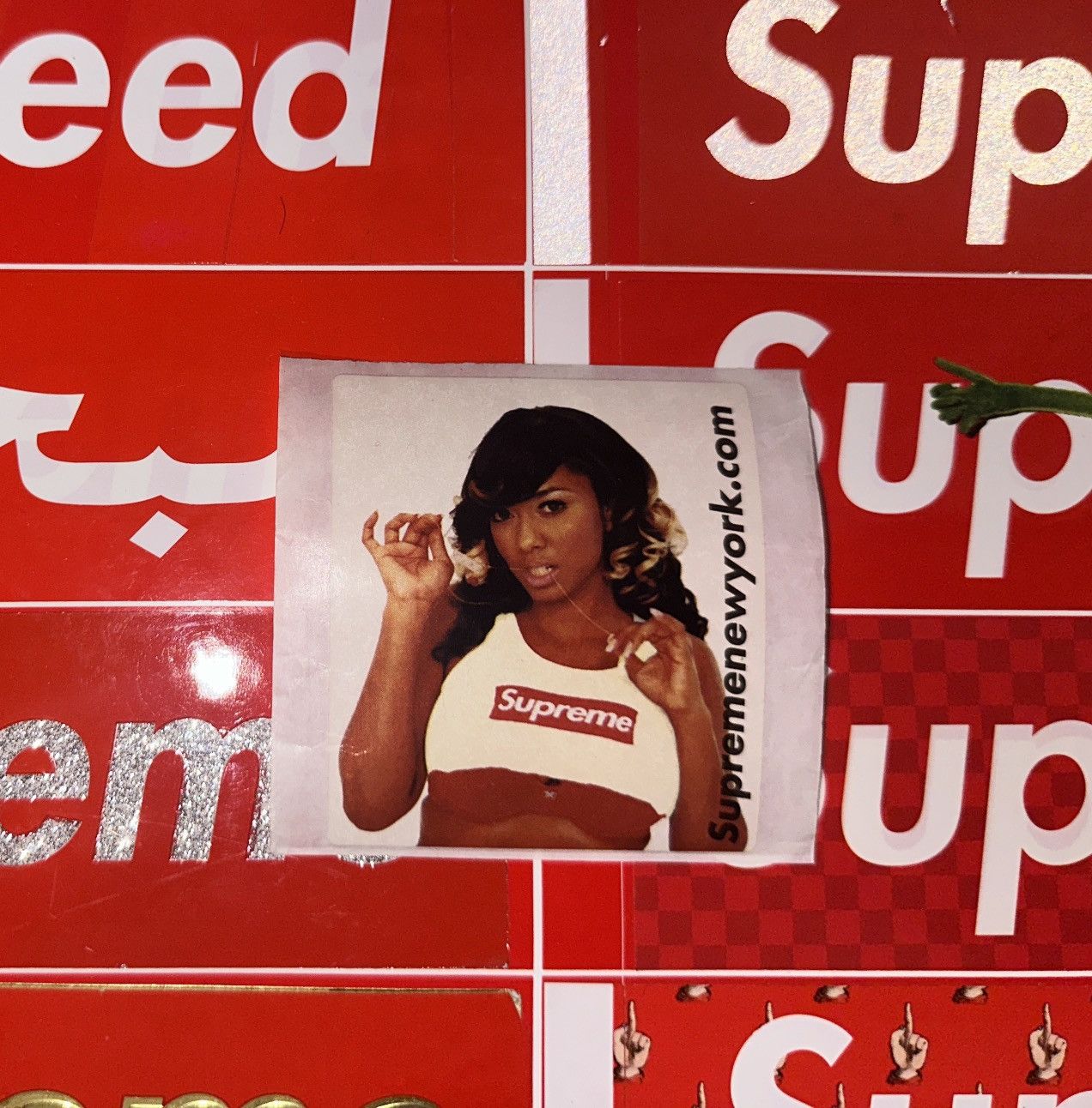 シュプリーム ステッカー 初期 Esther Baxter Sticker Supreme 2006 Supreme Esther Baxter Web Shop Opening Promo