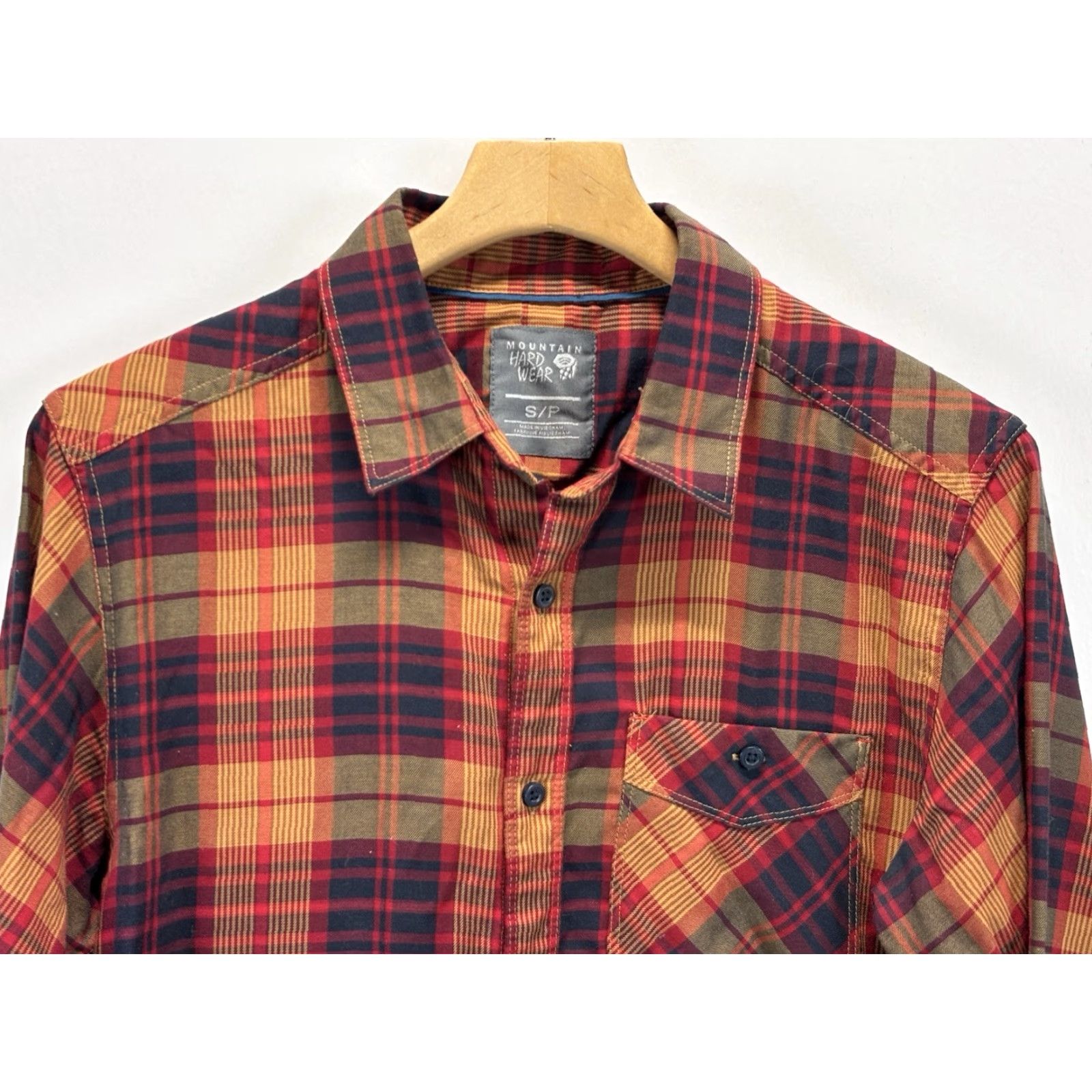 Mountain Hardwear Mountain Hardwear Men's Plaid Button Up Shirt Small Long Sleeve Red Size US S / EU 44-46 / 1 - 2 Thumbnail