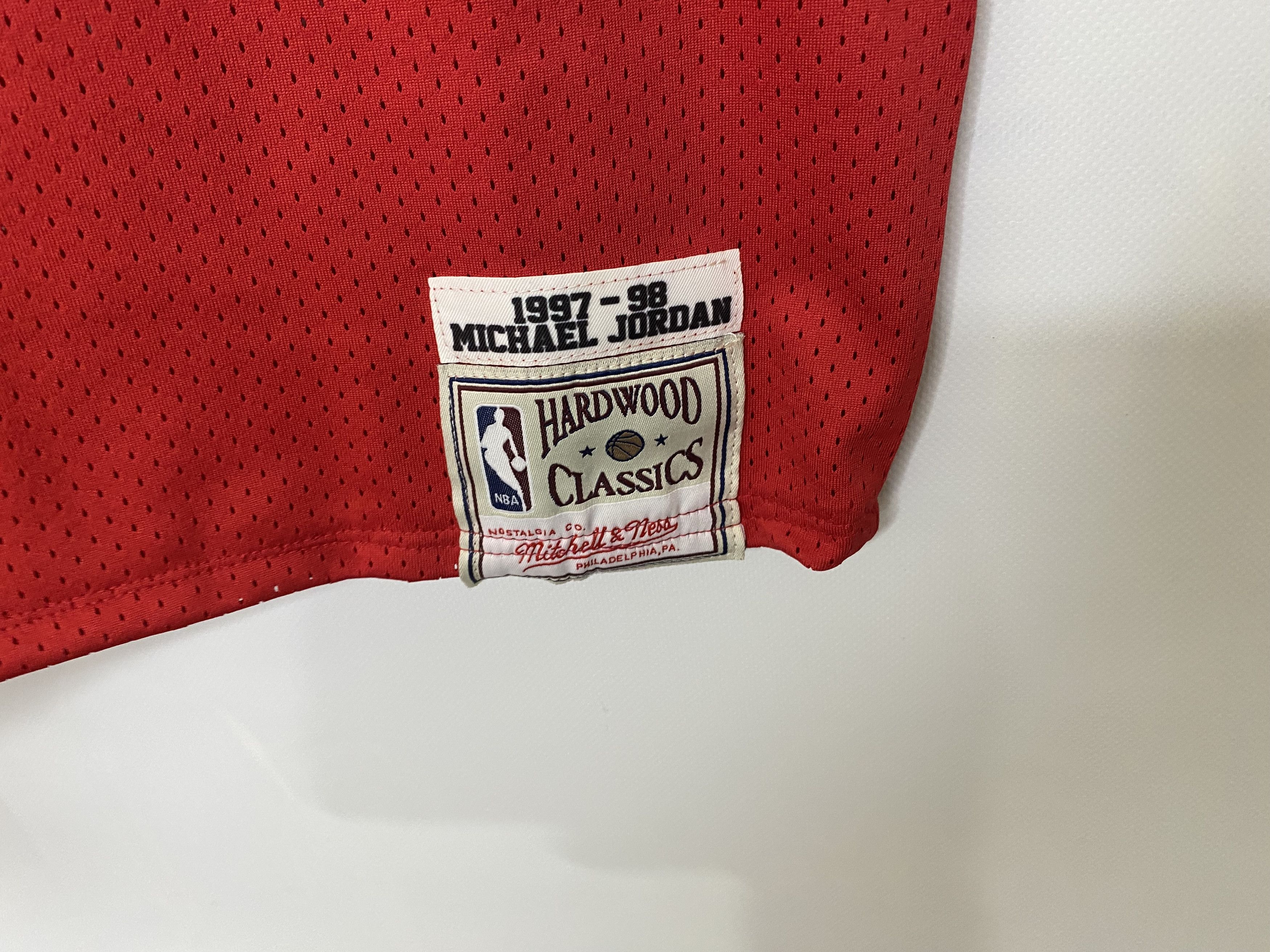 Mitchell & Ness × NBA JORDAN #23 CHICAGO BULLS NBA 1997-98 BASKETBALL JERSEY SHIRT Size US M / EU 48-50 / 2 - 6 Thumbnail