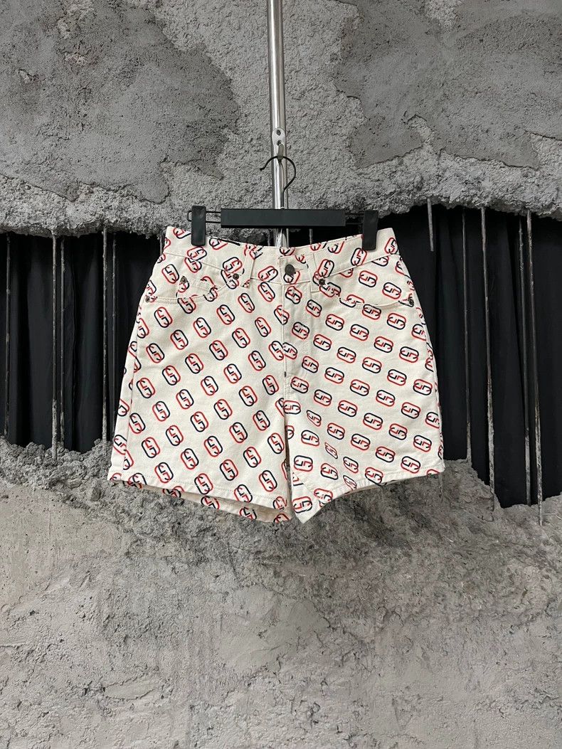 Gucci Gucci Short Pants with Logo Print-dmc Size US 30 / EU 46 - 1 Thumbnail