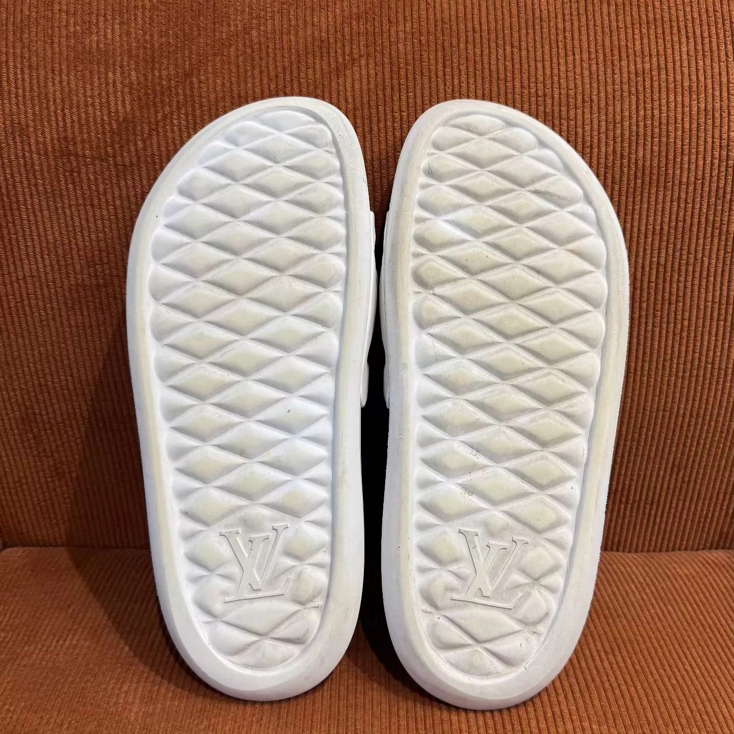Louis Vuitton LV White Monogram Embossed Slippers UK9/EUR43 Good Condition Size US 10 / EU 43 - 4 Thumbnail