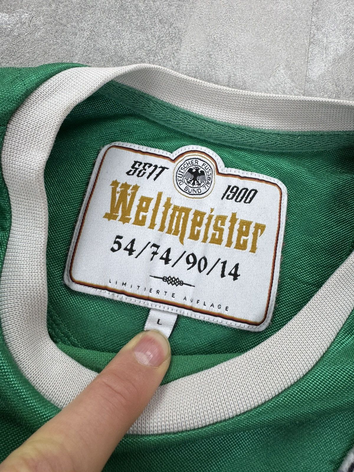 Vintage DEUTSCHER FUSSBALL BUND Tshirt retro Weltmeister Mens size L Size US L / EU 52-54 / 3 - 3 Thumbnail