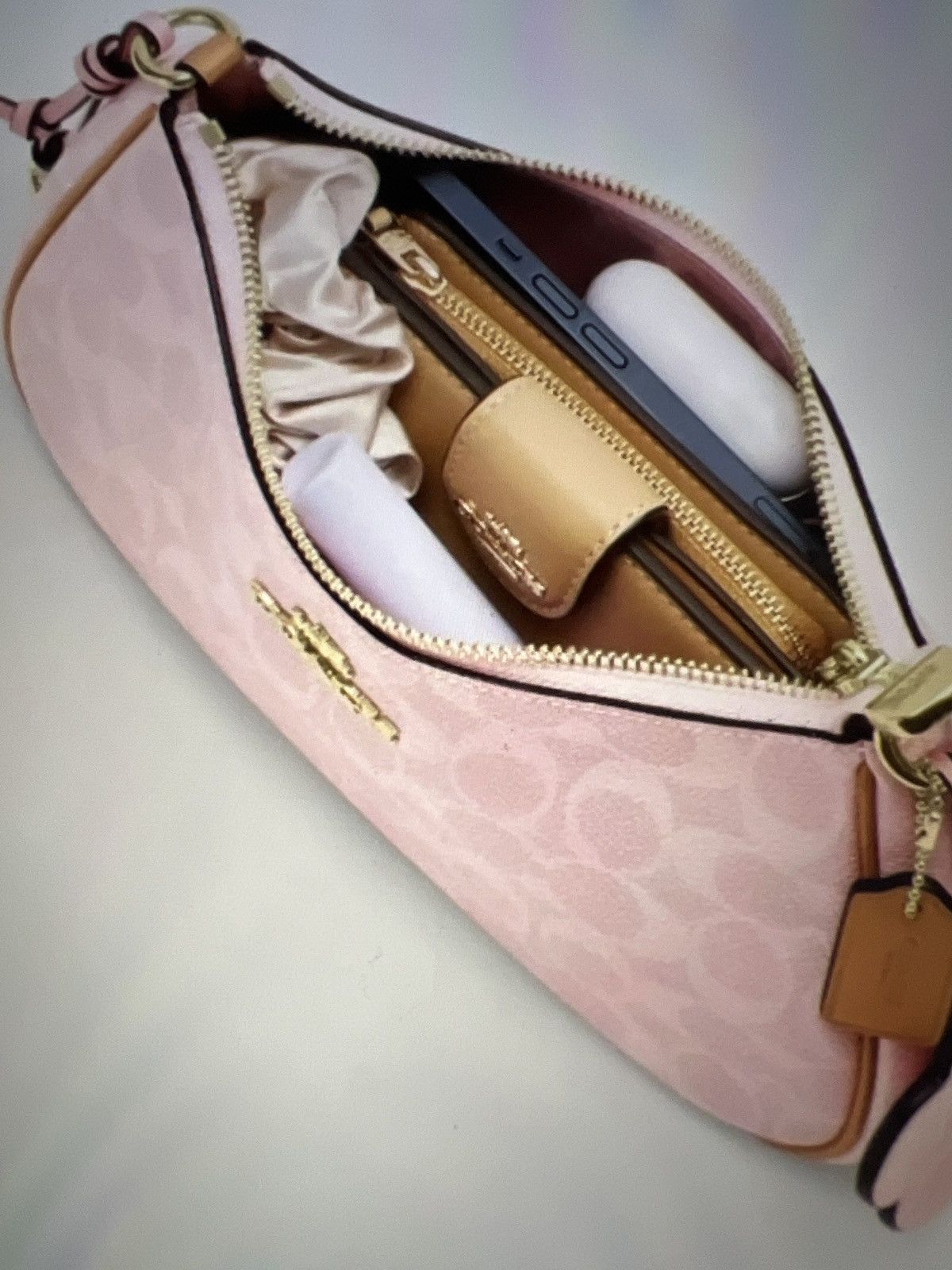 Coach Coach powder pink new 2026 drop 5 star seller Size ONE SIZE - 2 Thumbnail