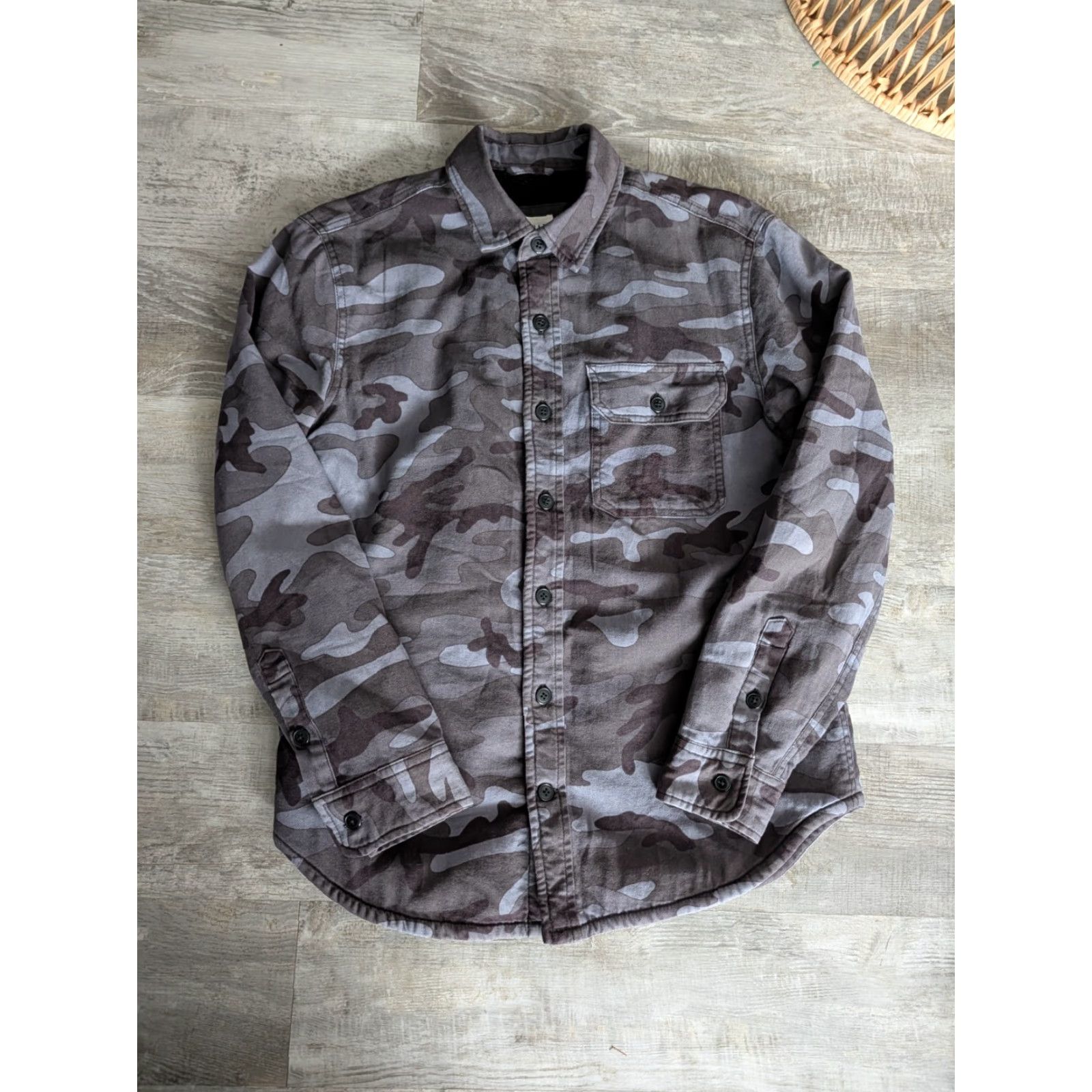 Gap Gap Men's Camo Sherpa Lined Button-Up Shirt Size S Black Gray Outdoor Casual Size US S / EU 44-46 / 1 - 2 Thumbnail