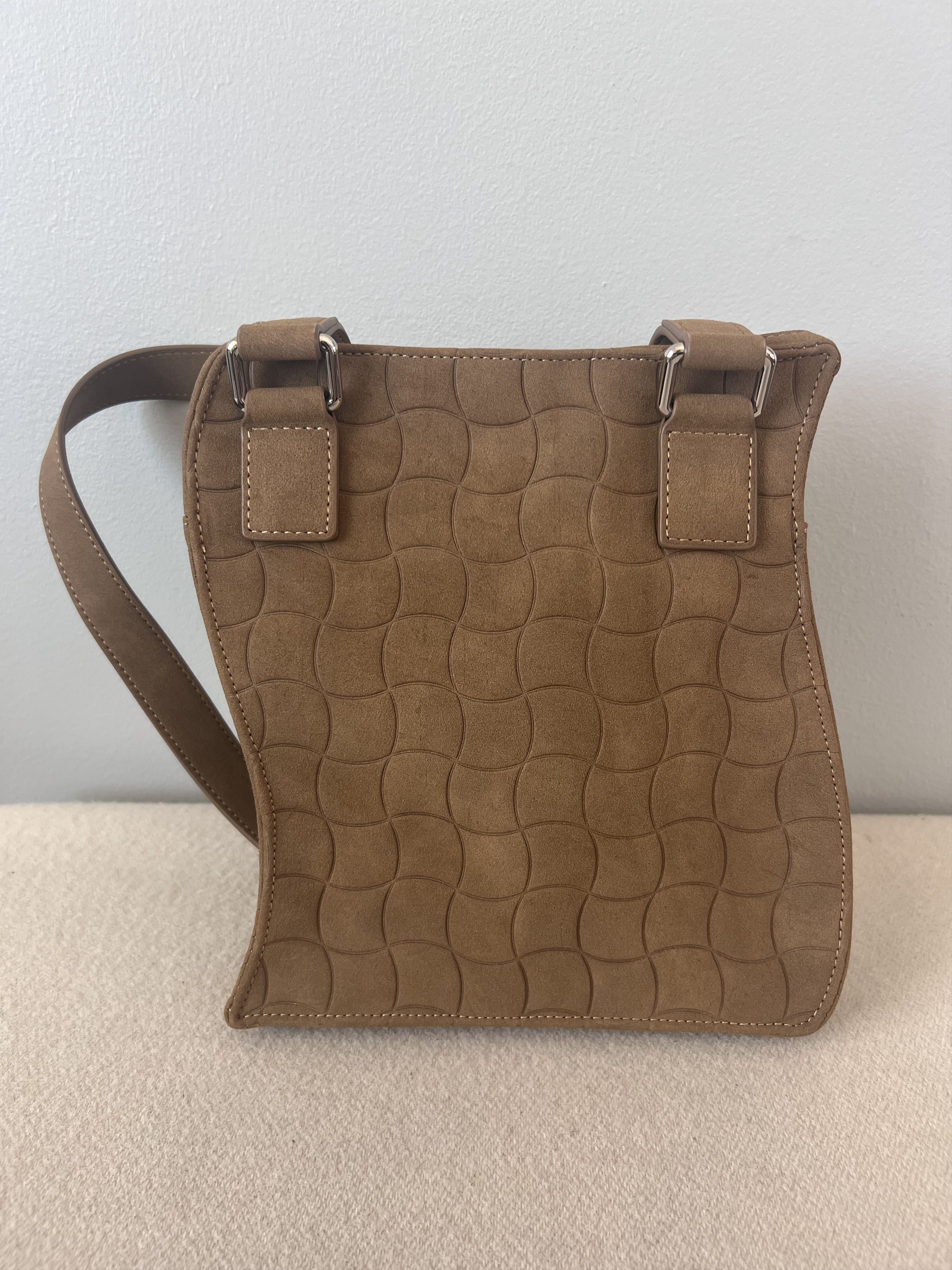 Dime Dime MTL Wave Messenger Bag in Brown Suede Size ONE SIZE - 3 Thumbnail
