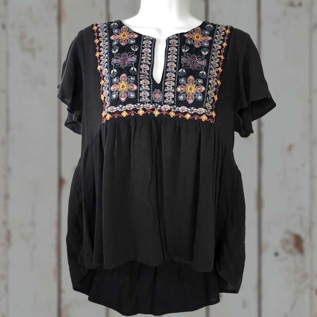 American Eagle Outfitters American Eagle Outfitters Blouse Womens Size S Floral Embroidered Short Sleeve Boho Shirt Size S / US 4 / IT 40 - 1 Thumbnail