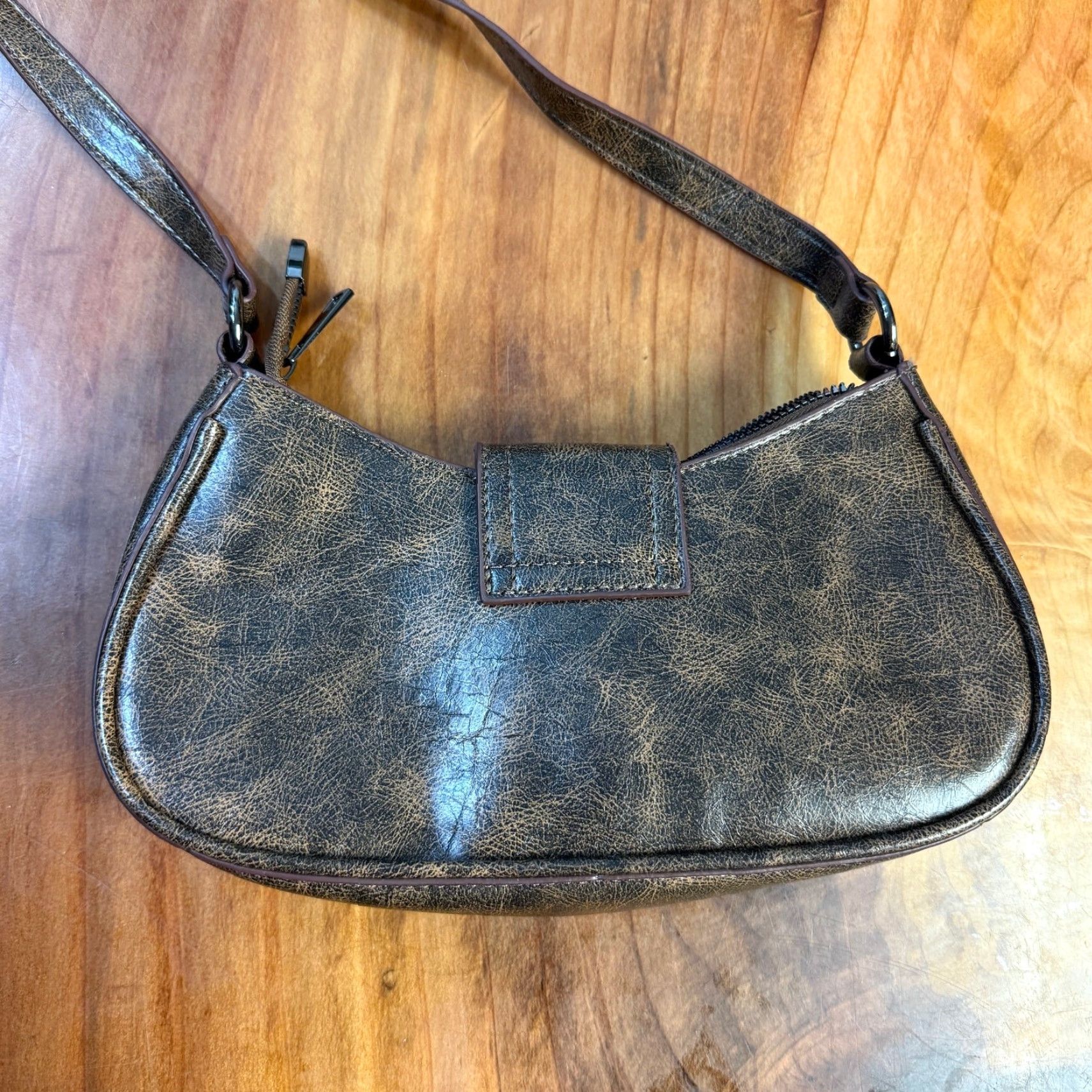 Vintage VINTAGE Faux Leather Bag Shoulder Purse Crescent Shape, Brown, Small, Zip, Classic, Women, 10 in W x 5 in H, 11 in Strap Drop, Casual Size ONE SIZE - 4 Thumbnail