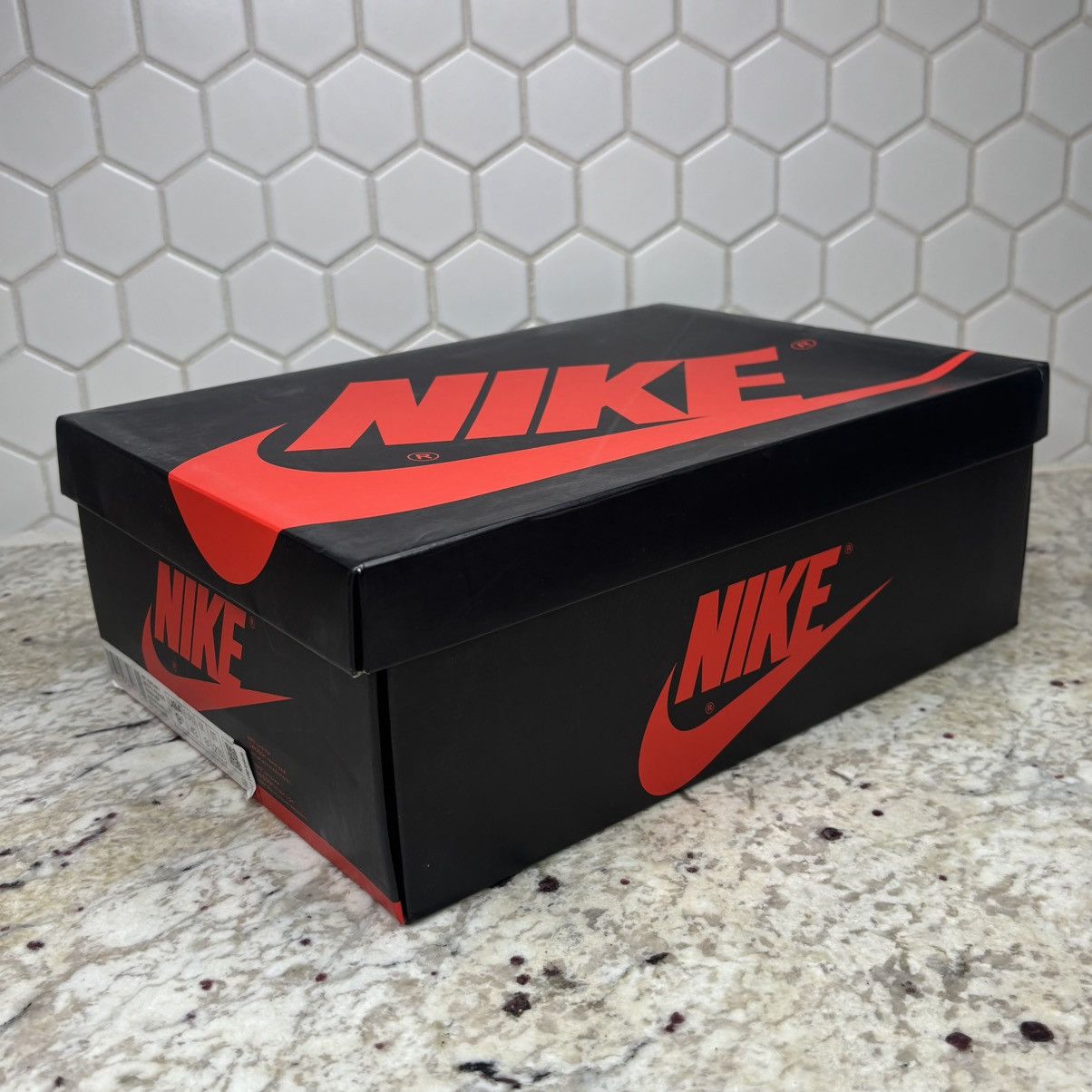 Jordan Brand Size 9.5 - Jordan 1 High OG Bloodline 2019 Light Wear W/Box Size US 9.5 / EU 42-43 - 22 Thumbnail