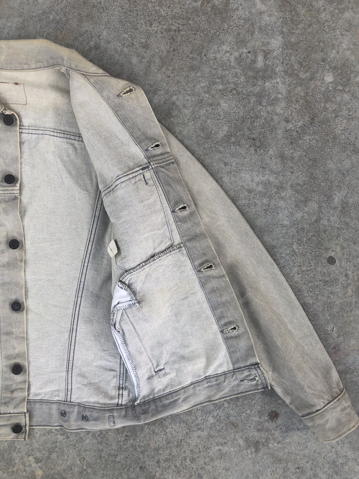Levi's Vintage 80’s Levi’s Denim Jacket Distressed Denim Size US S / EU 44-46 / 1 - 7 Thumbnail