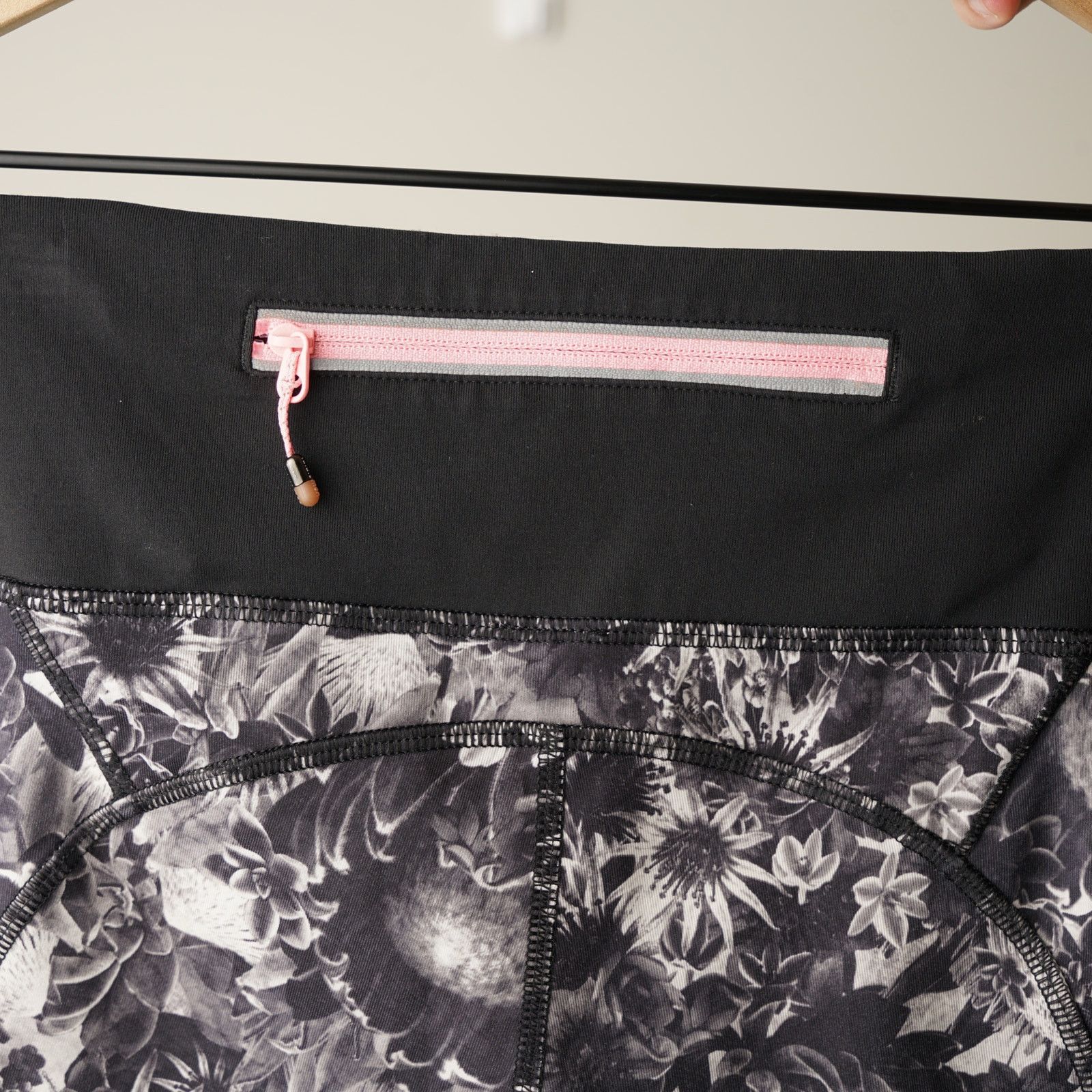 Lululemon Lululemon Run: Dart & Dash Short *Block-It Pocket Flowabunga Size 27" / US 4 / IT 40 - 5 Thumbnail