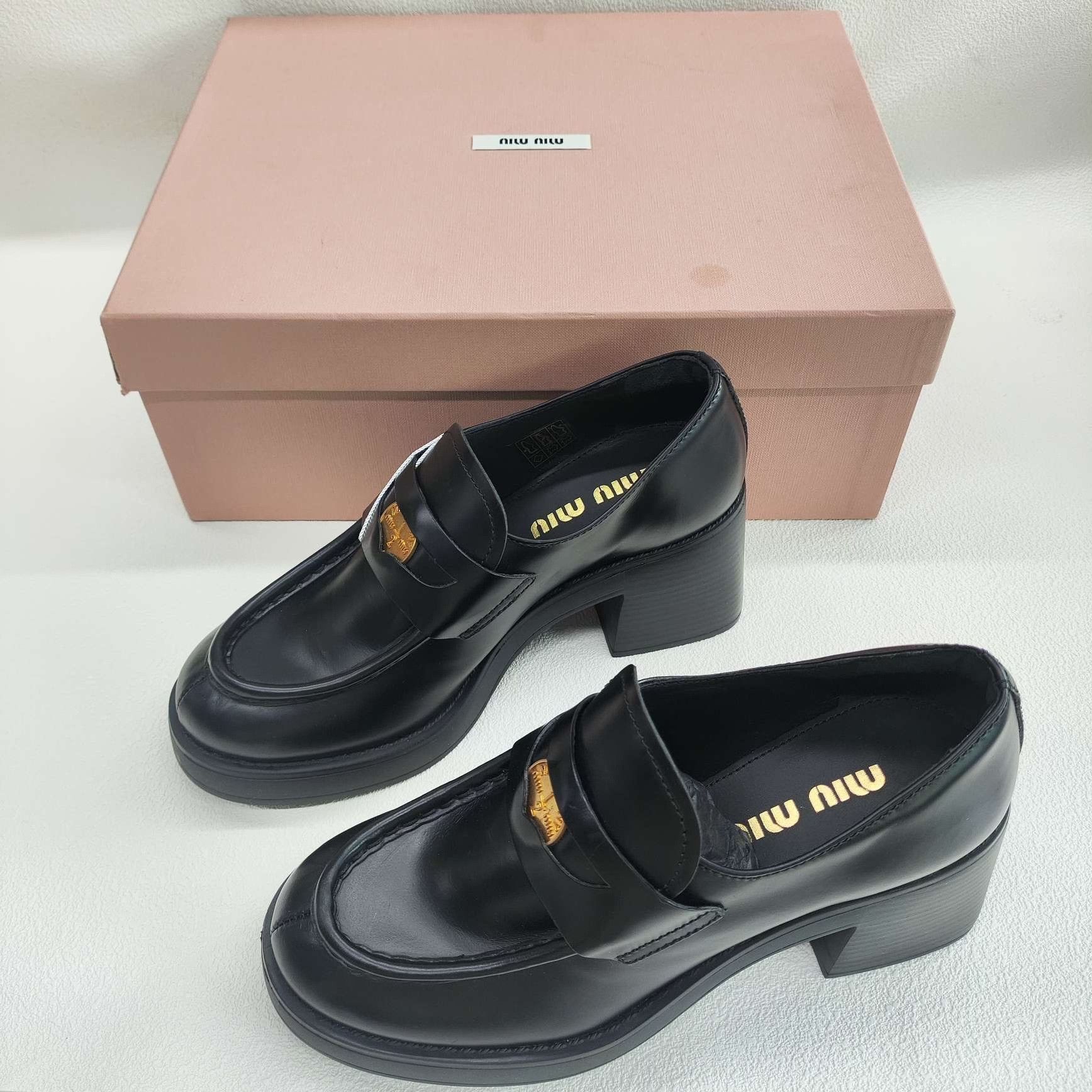 Miu Miu Miu Miu Leather Gold Lowtop Sneakers us_5 Women Size US 5 / IT 35 - 1 Thumbnail