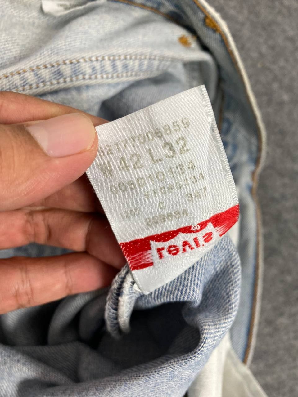 Levi's vintage levis 501 light wash denim nice design Size US 42 / EU 58 - 16 Thumbnail