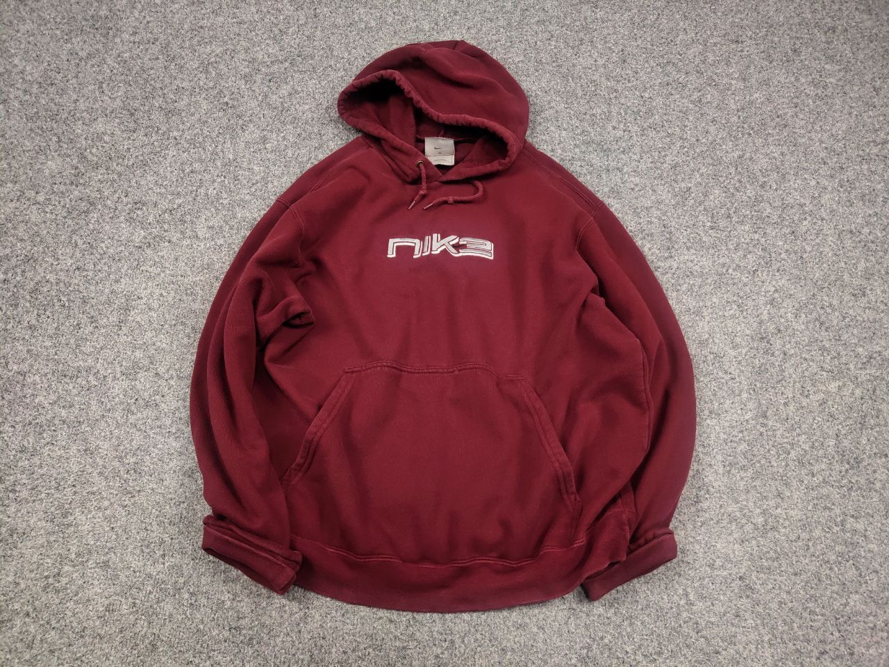 Nike Vintage Nike Center Logo Embroidered Y2K Hoodie Oversized Size US S / EU 44-46 / 1 - 2 Thumbnail