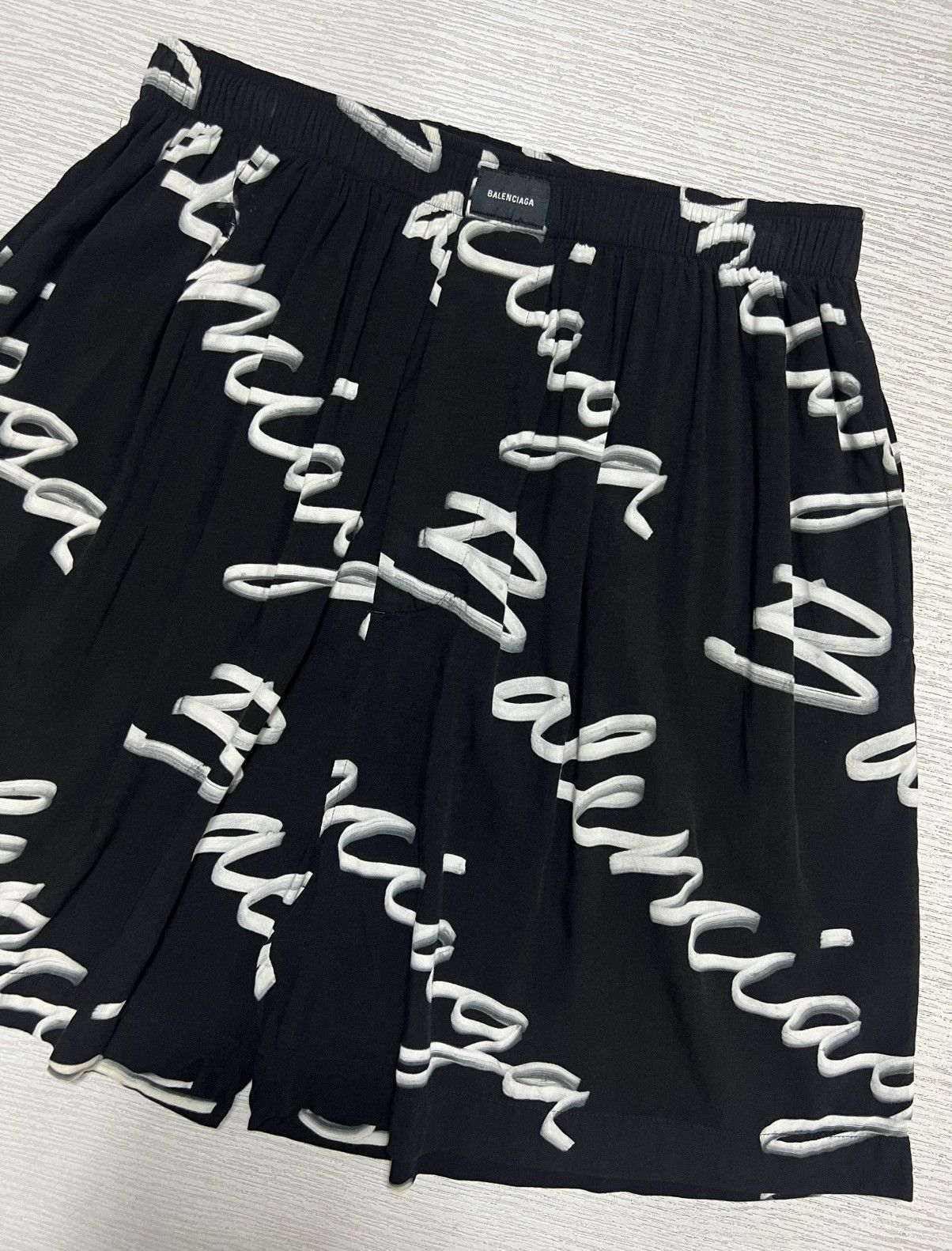 Balenciaga Balenciaga - Scribble Logo Bermuda Shorts Size US 30 / EU 46 - 3 Thumbnail