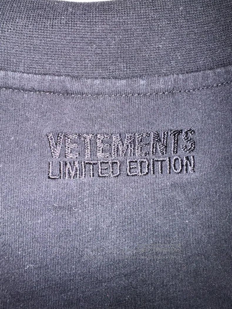Vetements VETEMENTS Parody short-sleeve Size US S / EU 44-46 / 1 - 3 Thumbnail