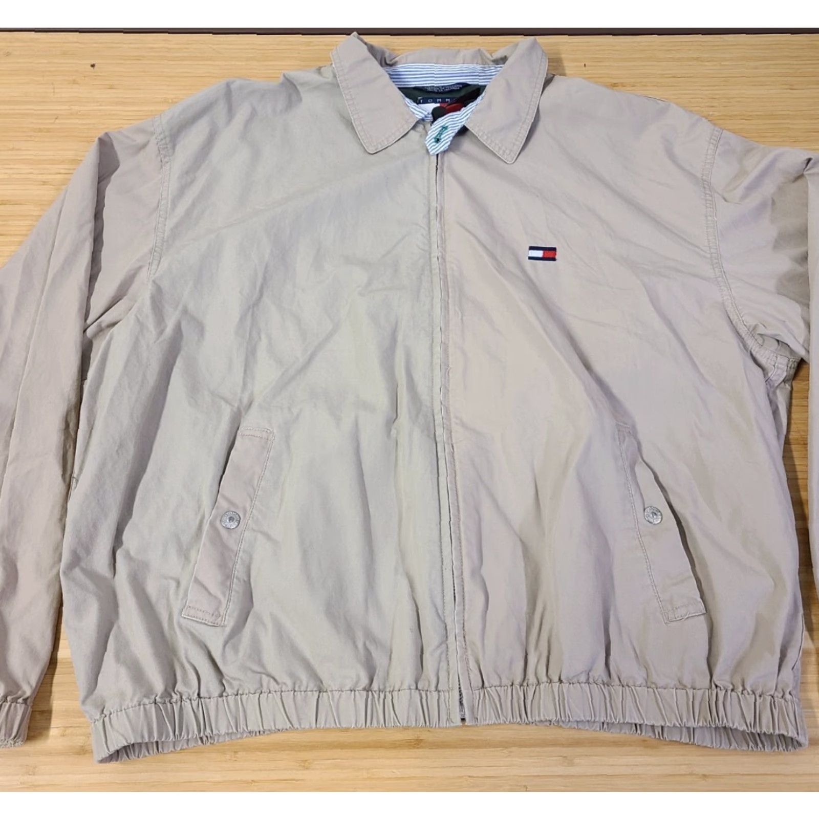 Tommy Hilfiger VINTAGE Tommy Hilfiger Logo Flag Jacket XL Boys? No, Men. Size US XL / EU 56 / 4 - 3 Thumbnail