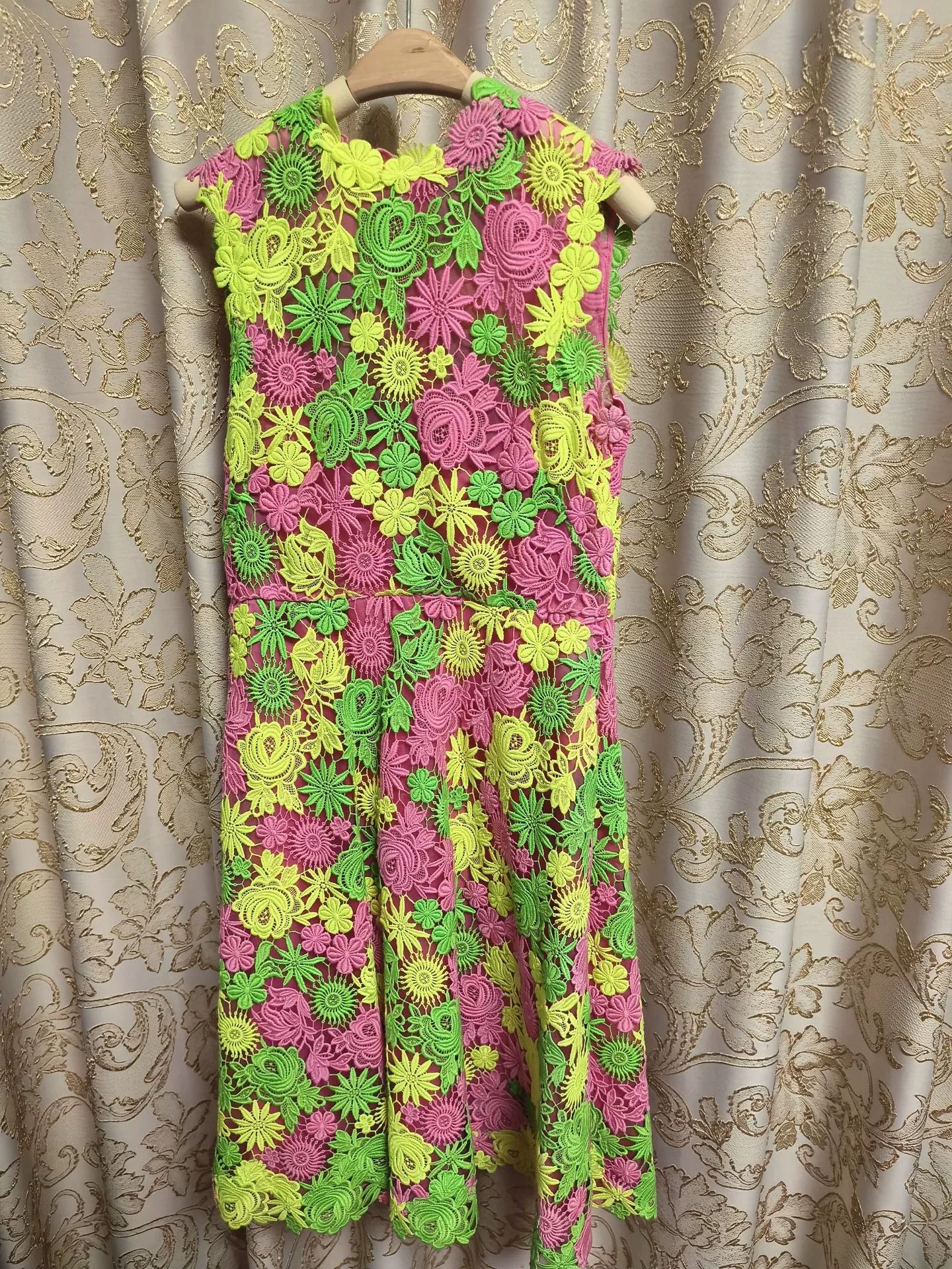 Valentino Floral Lace Silk Lined Dress - www.ice4pros.com.br