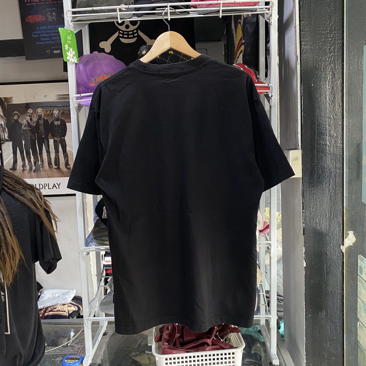 Jun Takahashi × Undercover Undercover × GU Apple Tee Black Size US XL / EU 56 / 4 - 2 Thumbnail