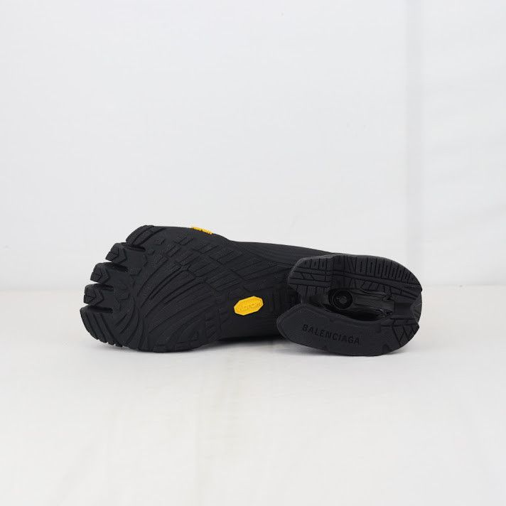 Balenciaga o1rshd1 Q.2 / Toe Lace-up Low Knit Monocolor Boots in Black Size US 11 / EU 44 - 7 Thumbnail