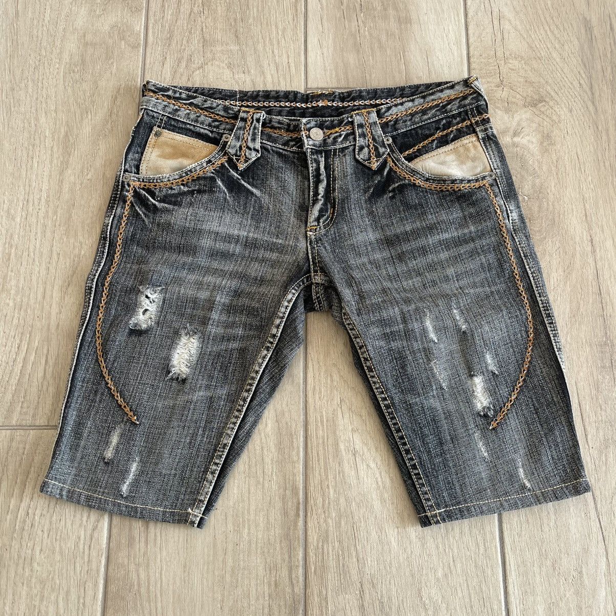 Tornado Mart 2000s Weave Embroidery Leather Patch Distressed Denim Shorts Size US 30 / EU 46 - 1 Thumbnail