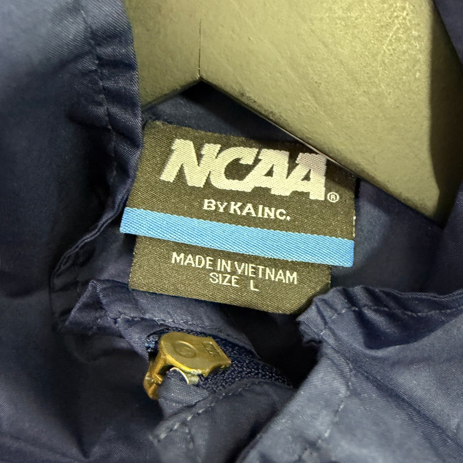 Vintage Vintage Michigan Wolverines Windbreaker Jacket Large Blue Size US L / EU 52-54 / 3 - 3 Thumbnail