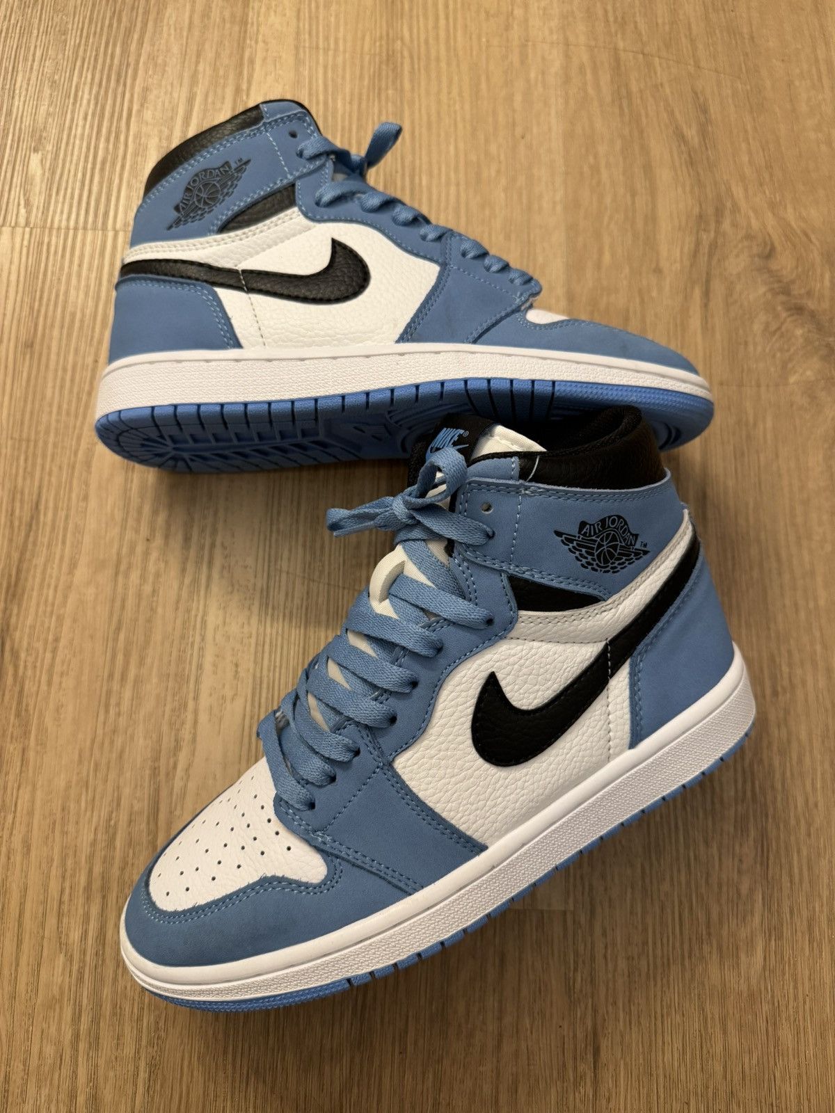Jordan Brand Nike Air Jordan 1 High Retro UNC University Blue 39 sneakers Size US 8 / IT 38 - 1 Thumbnail