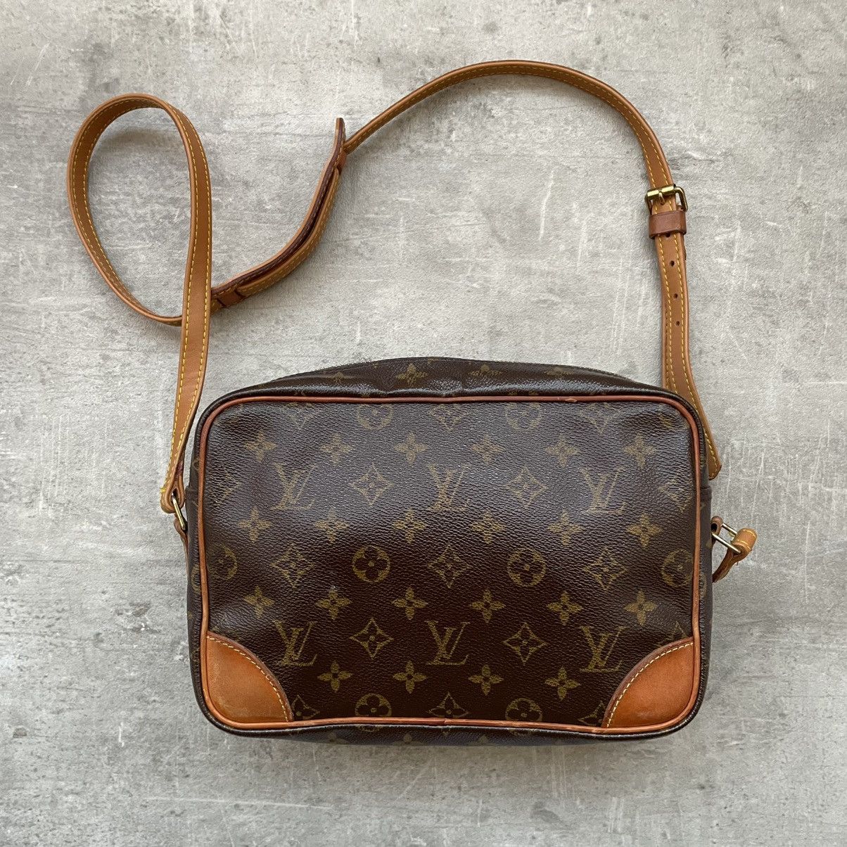 Designer × Louis Vuitton × Vintage Louis Vuitton Trocadero 23 Monogram Crossbody Celebrity Worn Size ONE SIZE - 8 Thumbnail