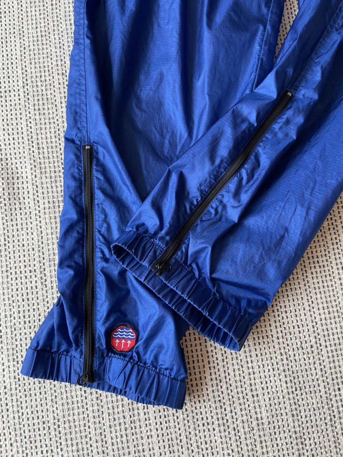 Tommy Hilfiger × Vintage Vintage 90s Tommy Hilfiger Nylon Pants Blue Metallic Size US 36 / EU 52 - 2 Thumbnail