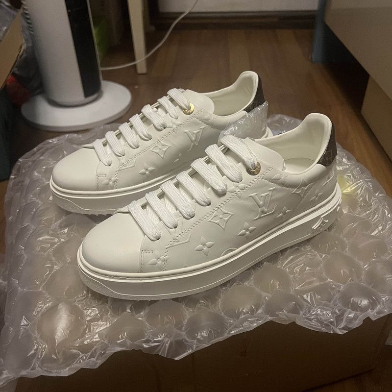 Louis Vuitton Louis Vuitton White Low-Top Sneakers for Women 0079 Size US 7 / IT 37 - 1 Thumbnail
