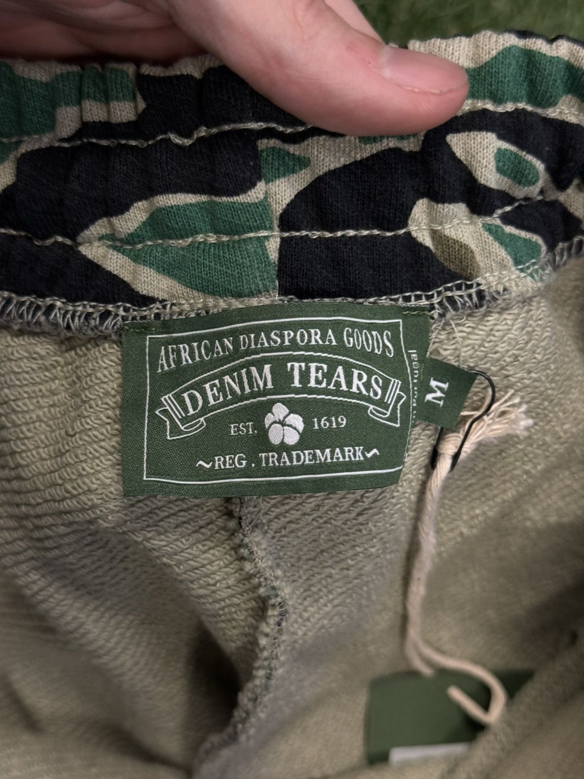 DENIM TEARS Denim Tears Cotton Wreath Sweatpants Camo Size Medium (NEW) Size US 31 - 7 Thumbnail